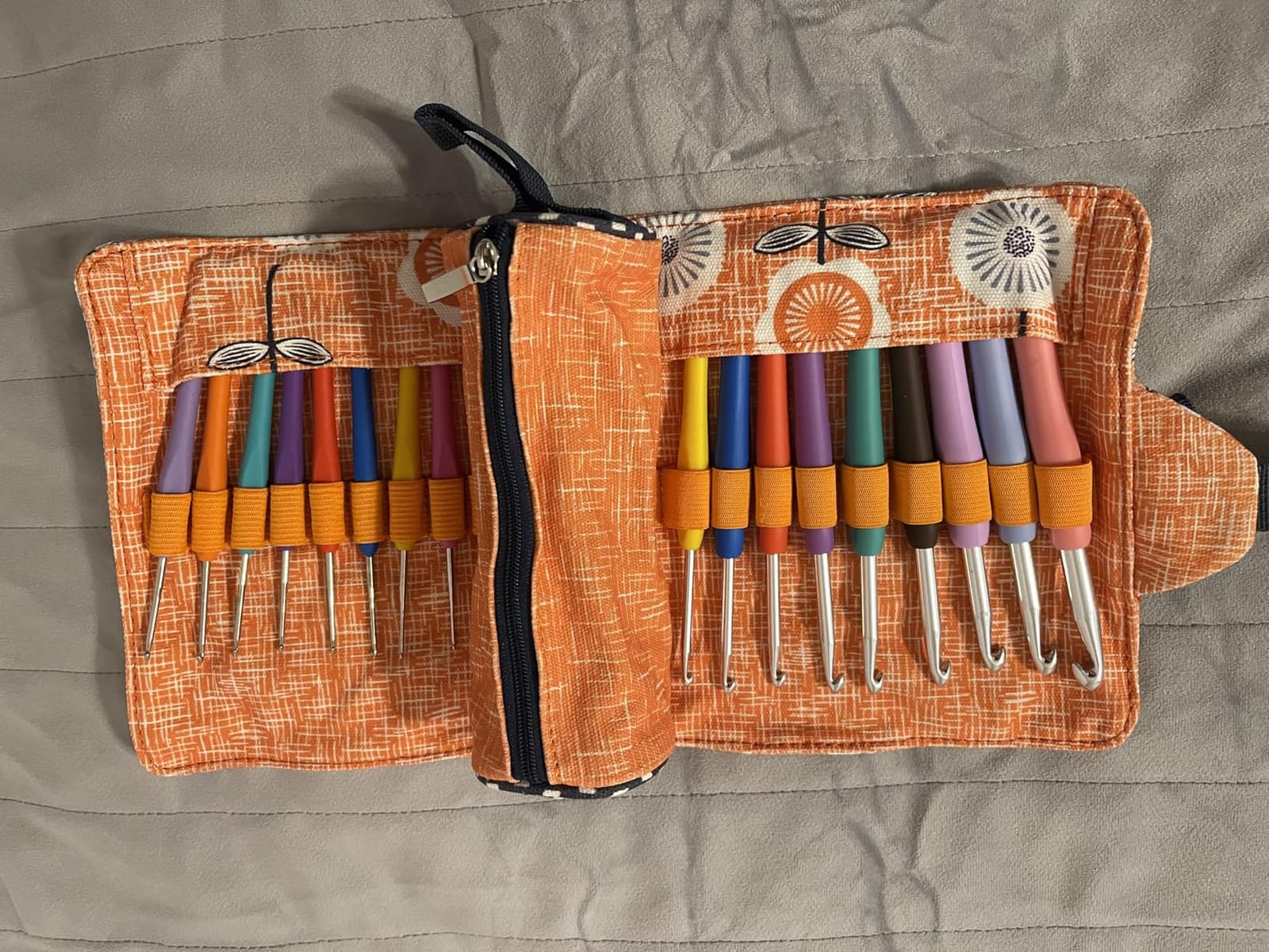 Vodiye 14 Sizes Crochet Hooks Set 2.0-10.0mm, Colorful Metal Crochet Needles, Ergonomic customer photo 1