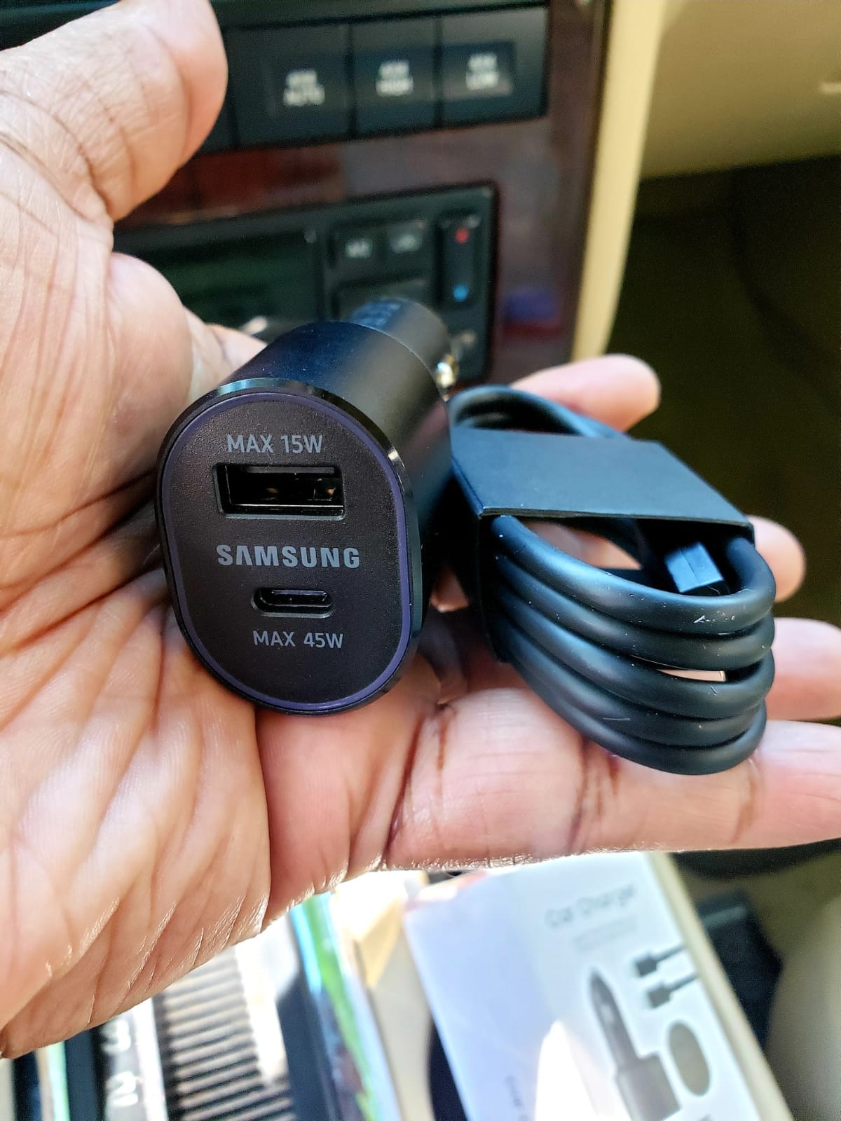 Samsung Super Fast Dual Car Charger (45W+15W) Dual Ports USB-C & USB-A - Black - EP-L5300XBEGWW customer photo 1