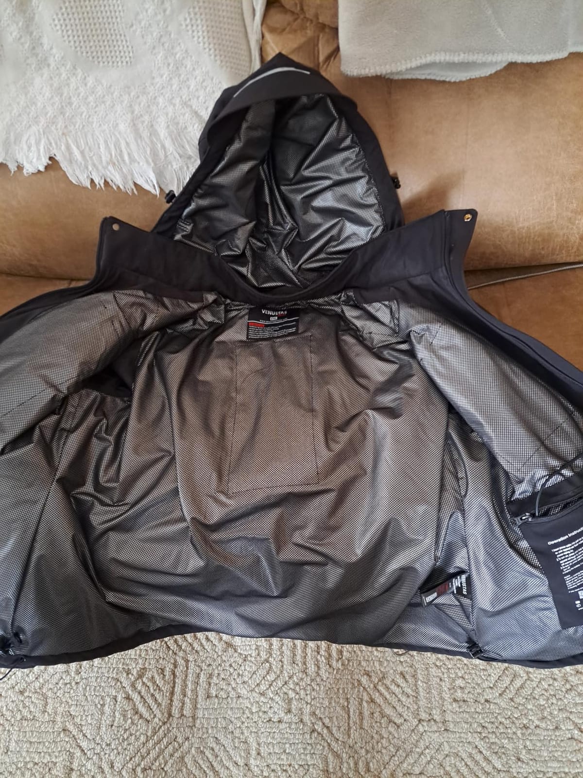 Venustas Men's Waterproof Heated Jacket with Battery & Detachable Hood | Up to 10-hour warmth • 5 heating zones • 20K waterproof shell • Lightweight warmth with FELLEX • Silver mylar lining customer photo 1