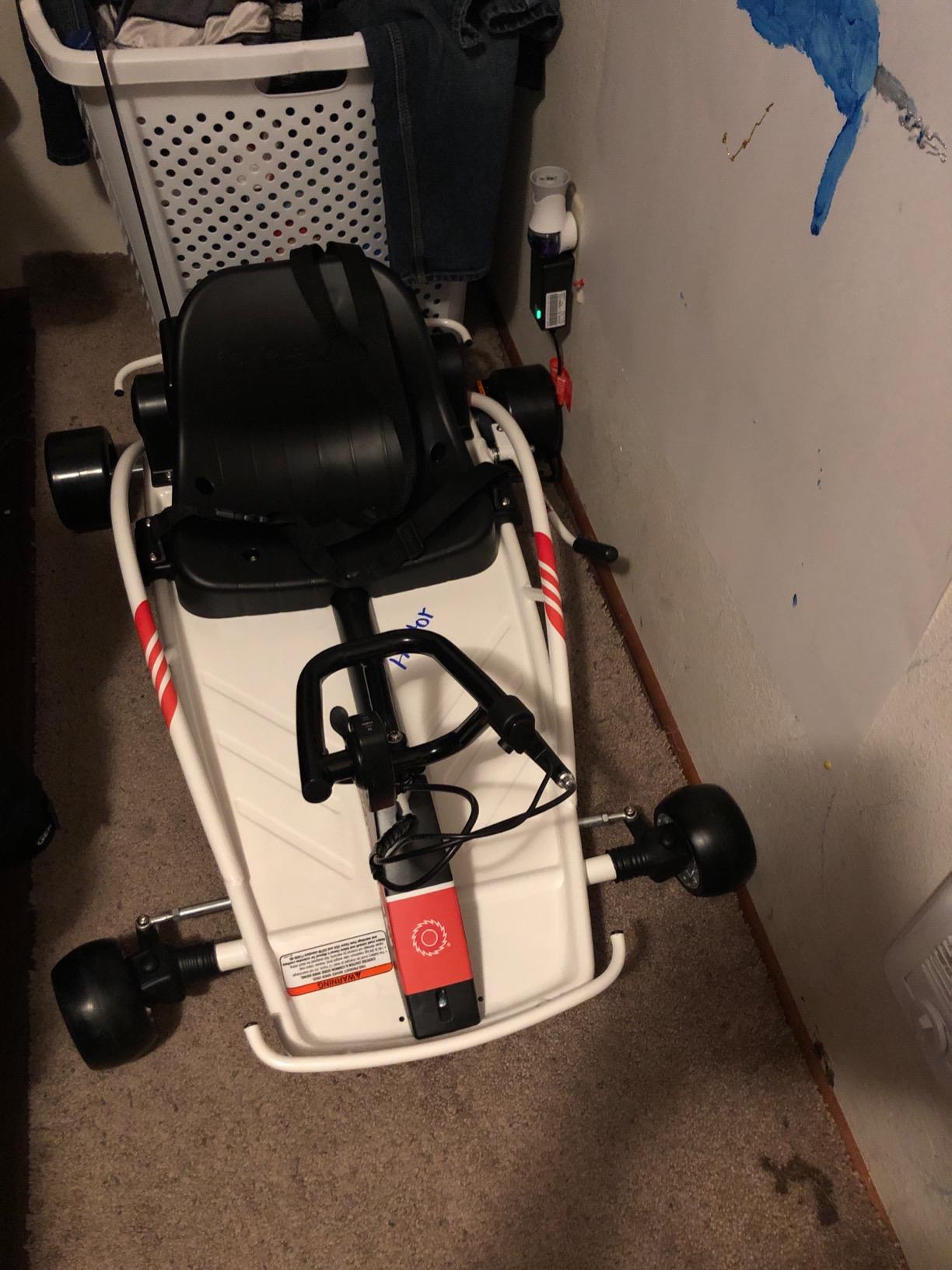 Razor Ground Force One - Electric Go-Kart for Ages 8+, Up to 12 MPH, Up to 40 Minutes of Continuous Use, Variable Speed Throttle, 24V Rechargeable Battery customer photo 1