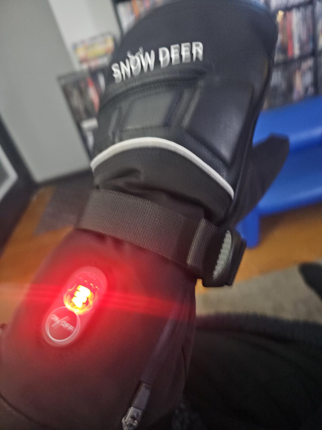 SNOW DEER Heated Mittens for Men and Women Waterproof Ski Gloves with Touchscreen 7.4V 3000mAh Battery Gloves Electric Rechargeable Thermal Mittens for Hands Warm customer photo 1