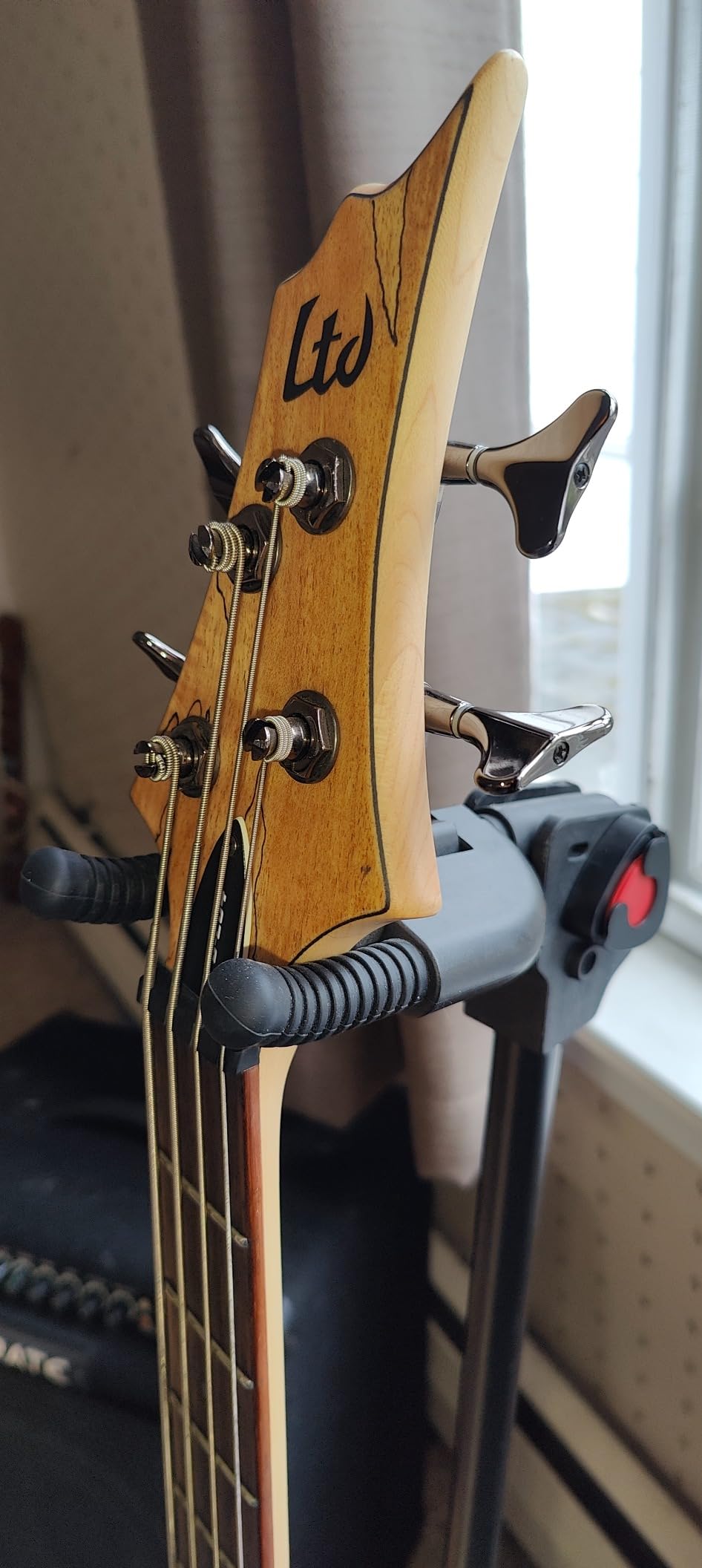 GUITTO Guitar Stand - Heavy Duty Auto-Lock, Adjustable & Foldable for Acoustic/Electric/Bass (33lbs Capacity), Non-Slip Base, Anti-Rust - Portable for Stage/Travel/Studio GGS-06 customer photo 1
