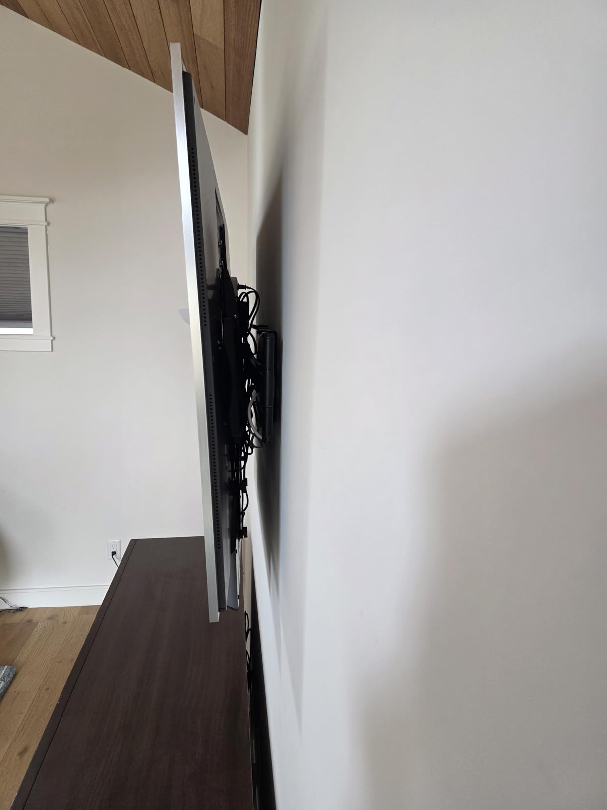 PERLESMITH Long Arm TV Wall Mount for 42-90 inch TVs, Full Motion TV Mount with 42.72 inch Extension Articulating Arm Swivel and Tilt, Max VESA 800x400mm, Holds up to 150 lbs, 16
