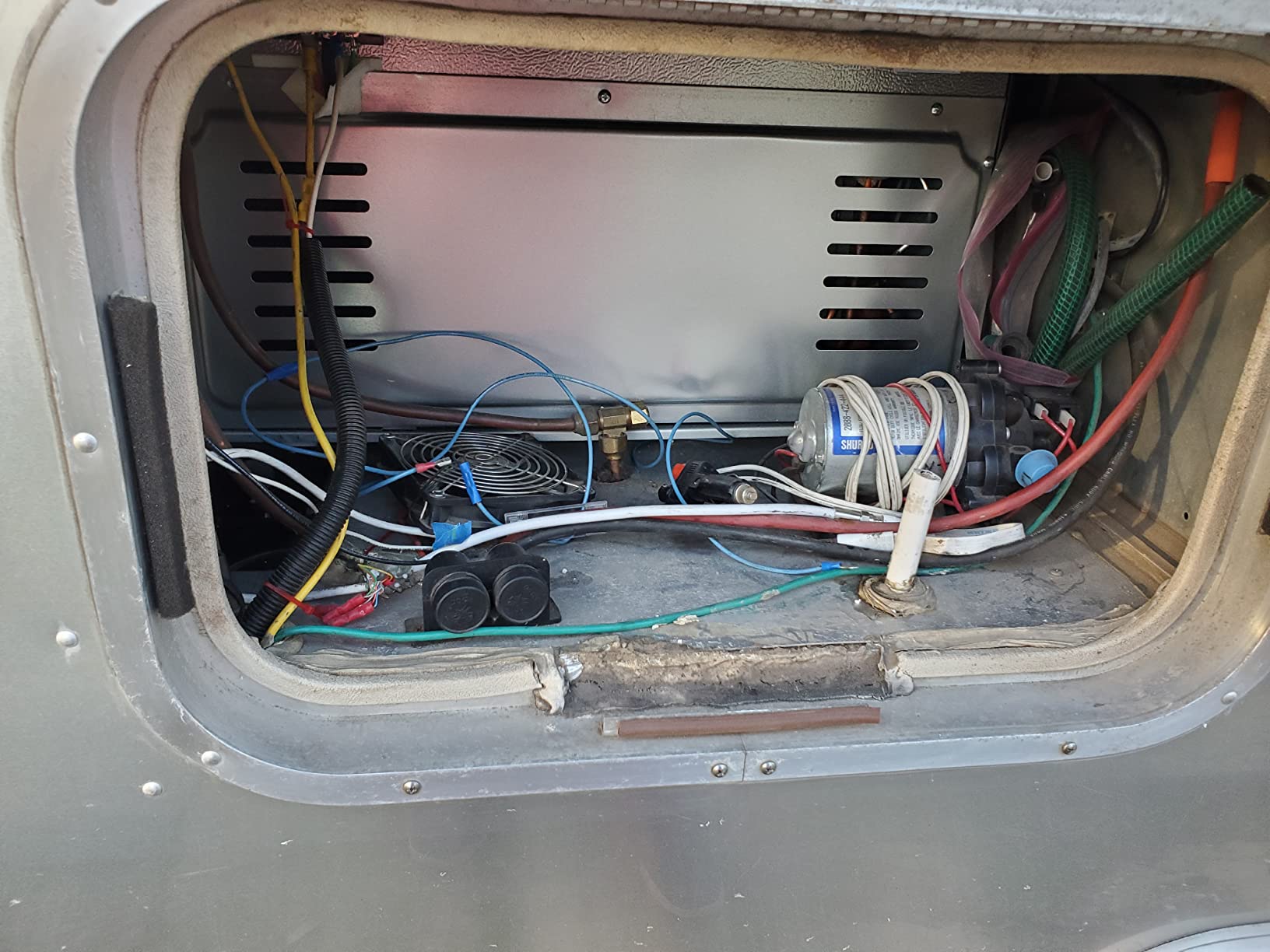 Dometic DMC Series 10 cu. ft. 12V DC Power Compressor Refrigerator, Right Hinge, Stainless Steel customer photo 2