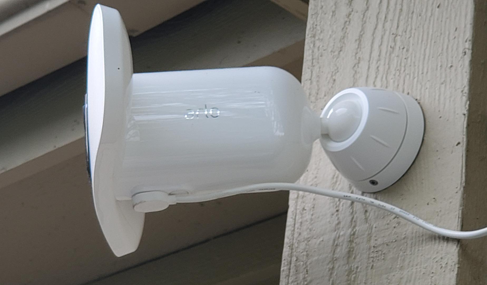 Arlo Wireless Floodlight Security Camera 2K HDR - 1-Cam customer photo 1