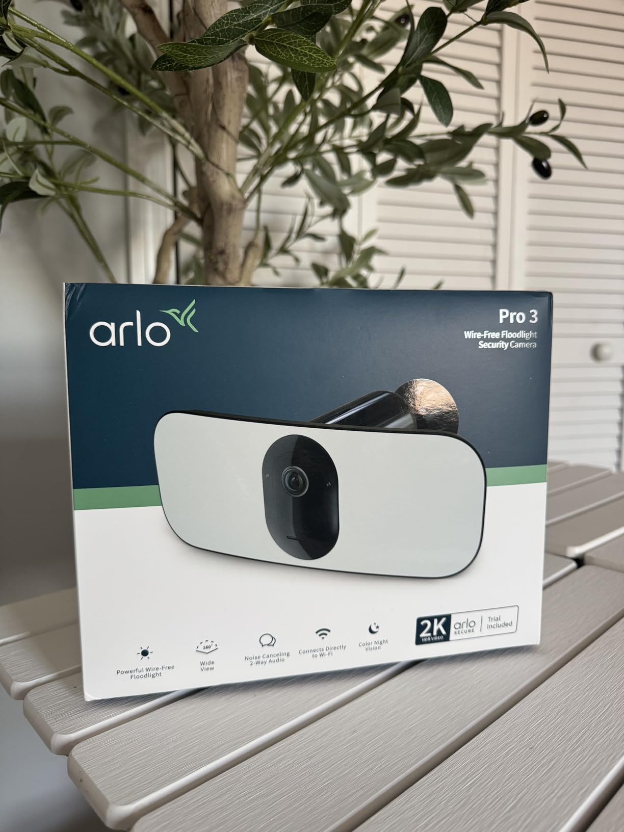 Arlo Wireless Floodlight Security Camera 2K HDR - 1-Cam customer photo 2