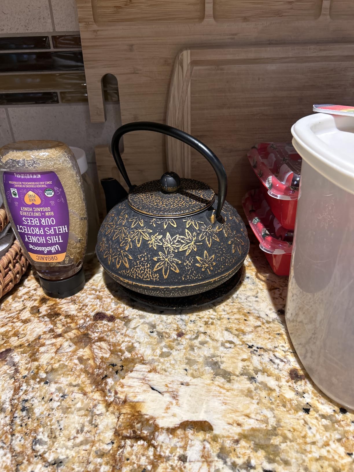 Cast Iron Maple Leaf Teapot with Infuser & Matching Trivet - 40 oz / 1200 ml Loose Leaf Tea Pot with Enamel Interior - Stovetop Safe for Gas, Electric, Ceramic & Induction - Black customer photo 1