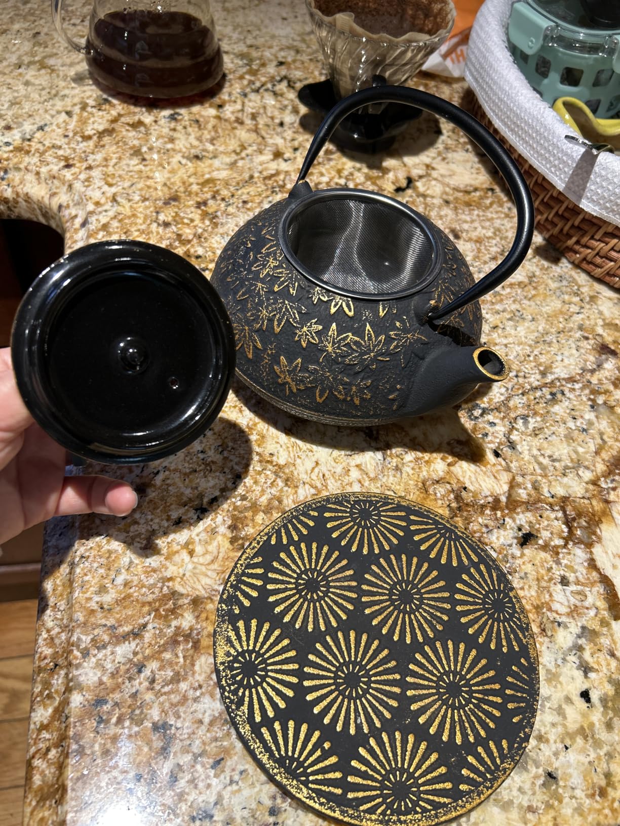 Cast Iron Maple Leaf Teapot with Infuser & Matching Trivet - 40 oz / 1200 ml Loose Leaf Tea Pot with Enamel Interior - Stovetop Safe for Gas, Electric, Ceramic & Induction - Black customer photo 2