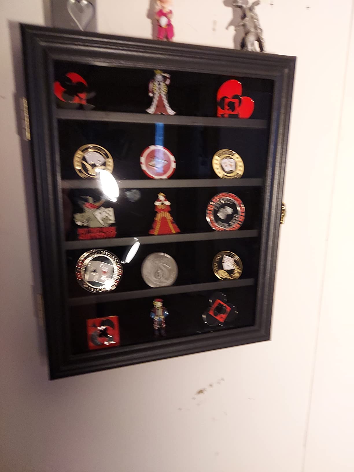 Jinchuan Military Challenge Coin Display Case Lockable Cabinet Rack Holder Shadow Box with Removable 2 Grooves Shelves and Anti Dust Door for Casino Poker Chips Collectibles, Small - Black customer photo 2