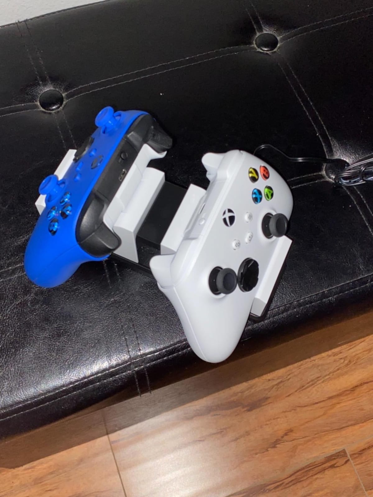 PowerA Dual Charging Station for Xbox Series X|S - White | Comfortable customer photo 1