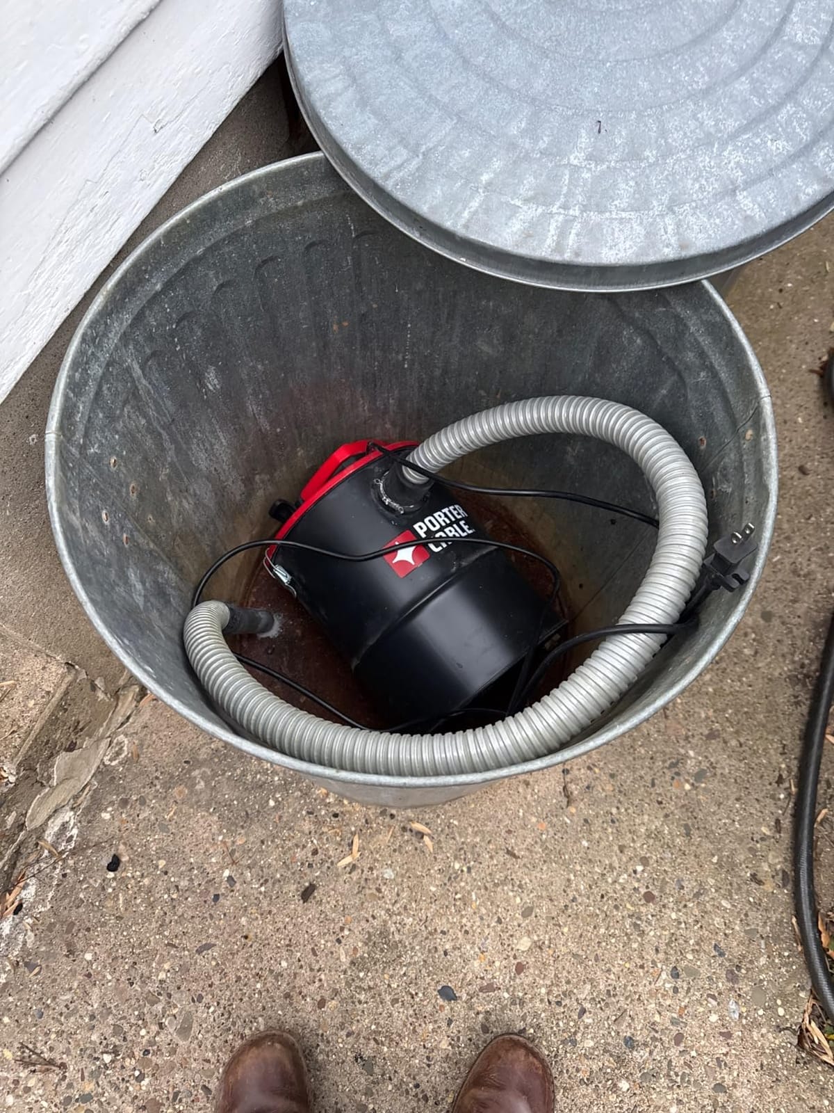 Porter-Cable 4 Gallon 4 Peak HP Ash Vacuum, with Metal Hose, Pre-Filter, and Cartridge Filter, Ideal for Fireplaces, Bonfire Pits, Wood-Burning Stoves, BBQ Grills, Black-PCX18184 customer photo 1