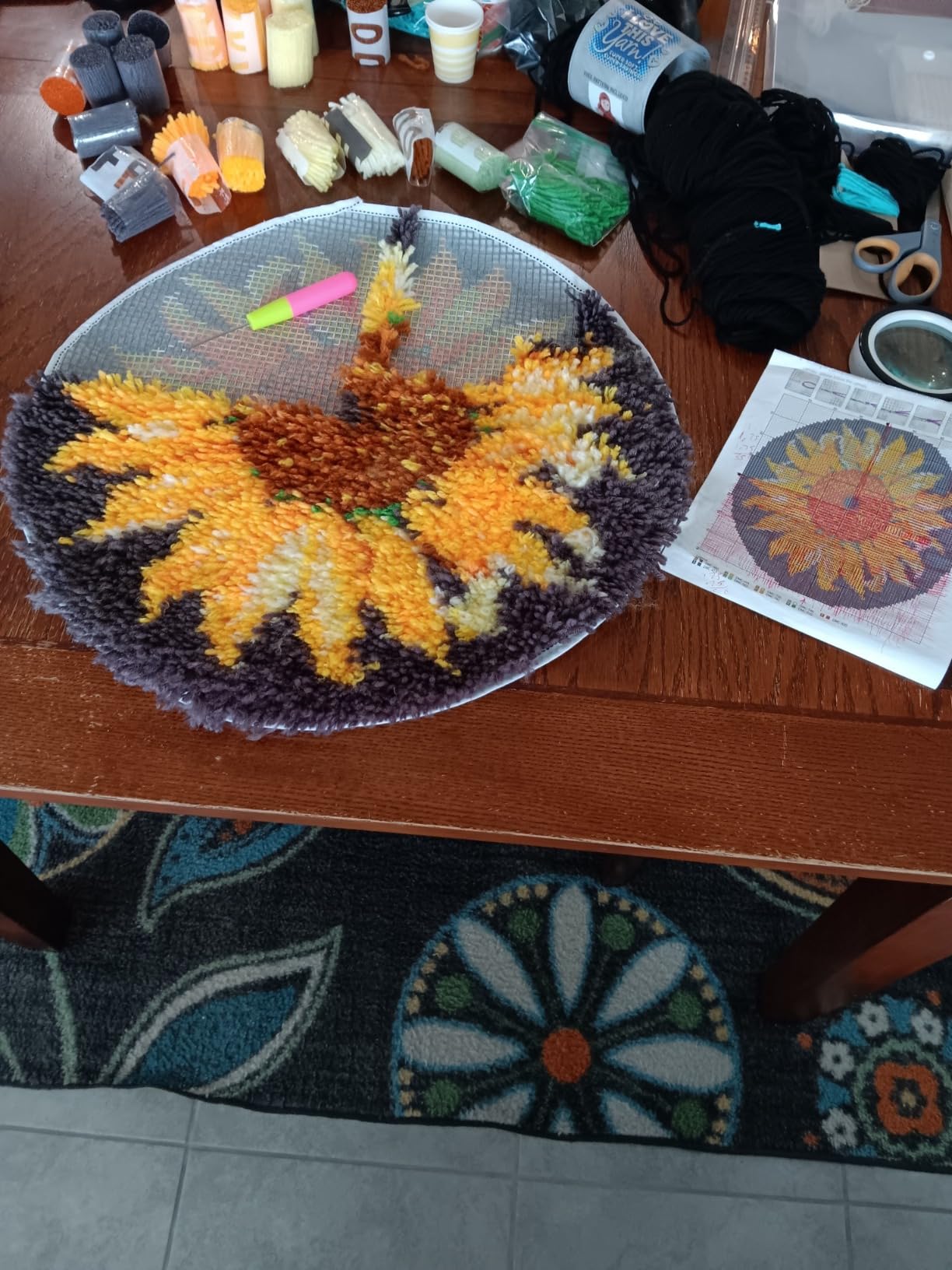 MIAOLLUN Latch Hook Rug Kit, Sunflower Pattern Printed Canvas DIY Rug Crochet Yarn Kits, Embroidery Decoration 20.4