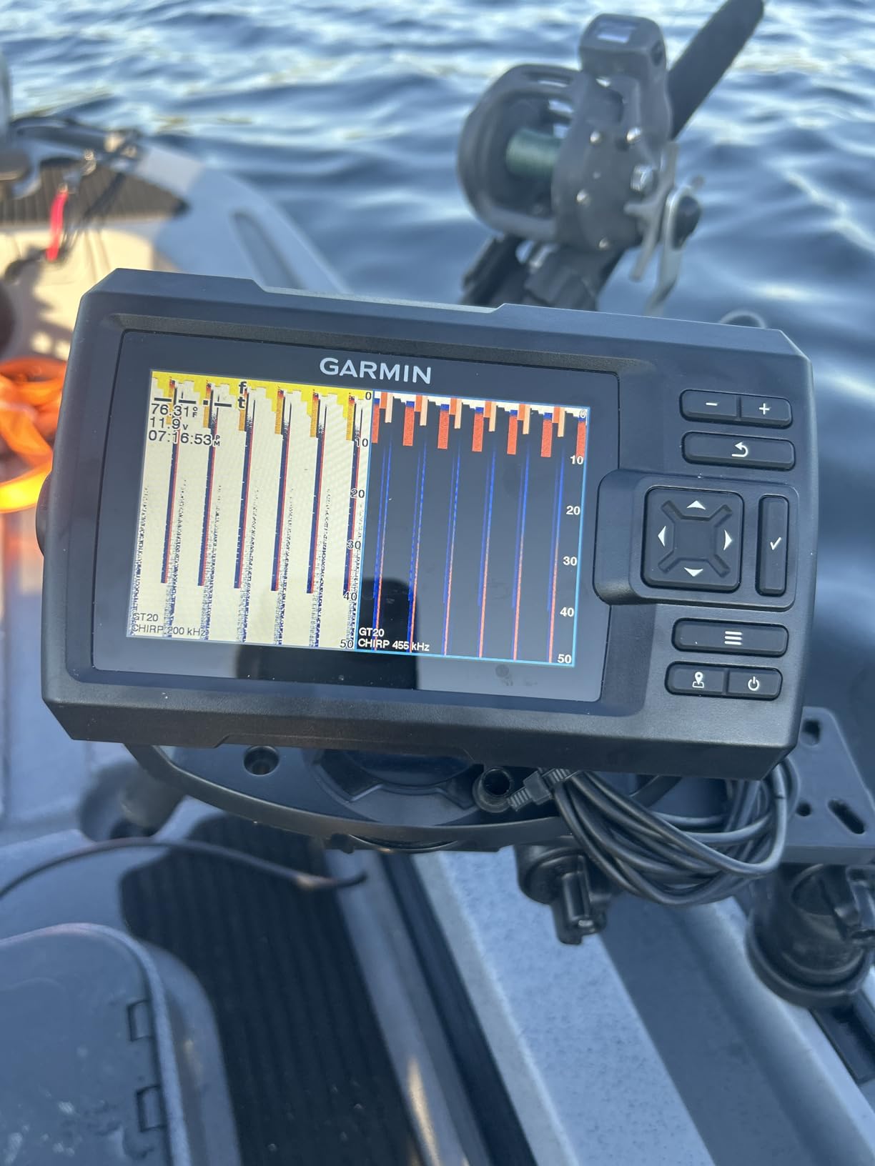 Garmin Striker Vivid 5cv, Easy-to-Use 5-inch Color Fishfinder and Sonar Transducer, Vivid Scanning Sonar Color Palettes (010-02551-00) customer photo 1