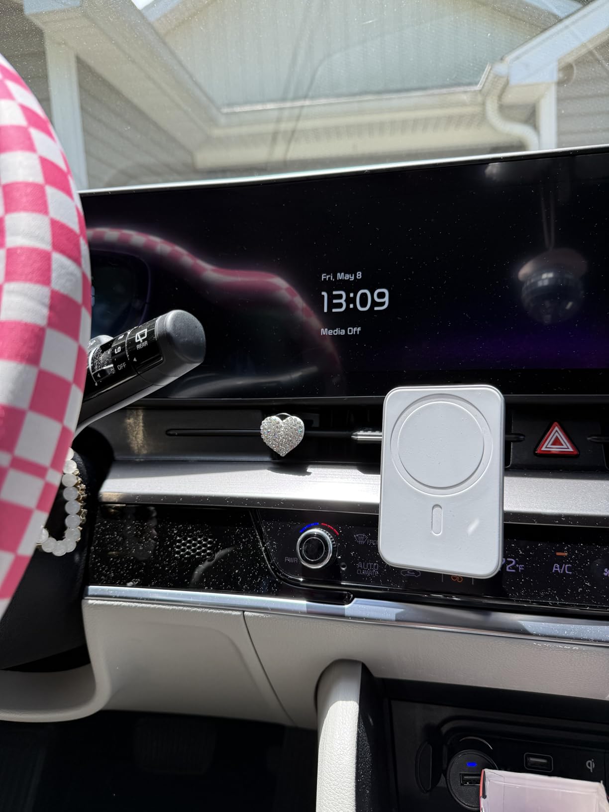 Belkin Magnetic Vent Mount Pro, MagSafe-Compatible Phone Holder for iPhone - Car phone mount, iPhone 17/16/15, Pixel 10 compatible, air vent mount, hands-free driving, road trips customer photo 2