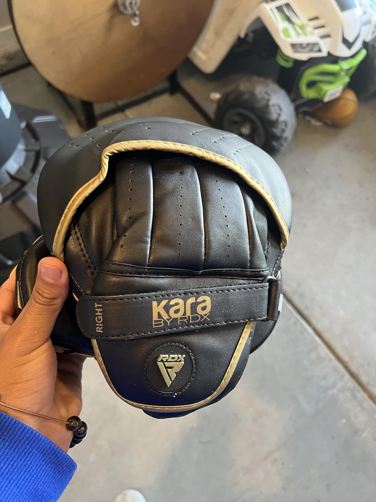 RDX Boxing Pads Curved Focus Mitts, Maya Hide Leather Kara Hook and Jab Training Pads, Adjustable Strap Ventilated, MMA Muay Thai Kickboxing Coaching Martial Arts Punching Hand Target Strike Shield customer photo 2