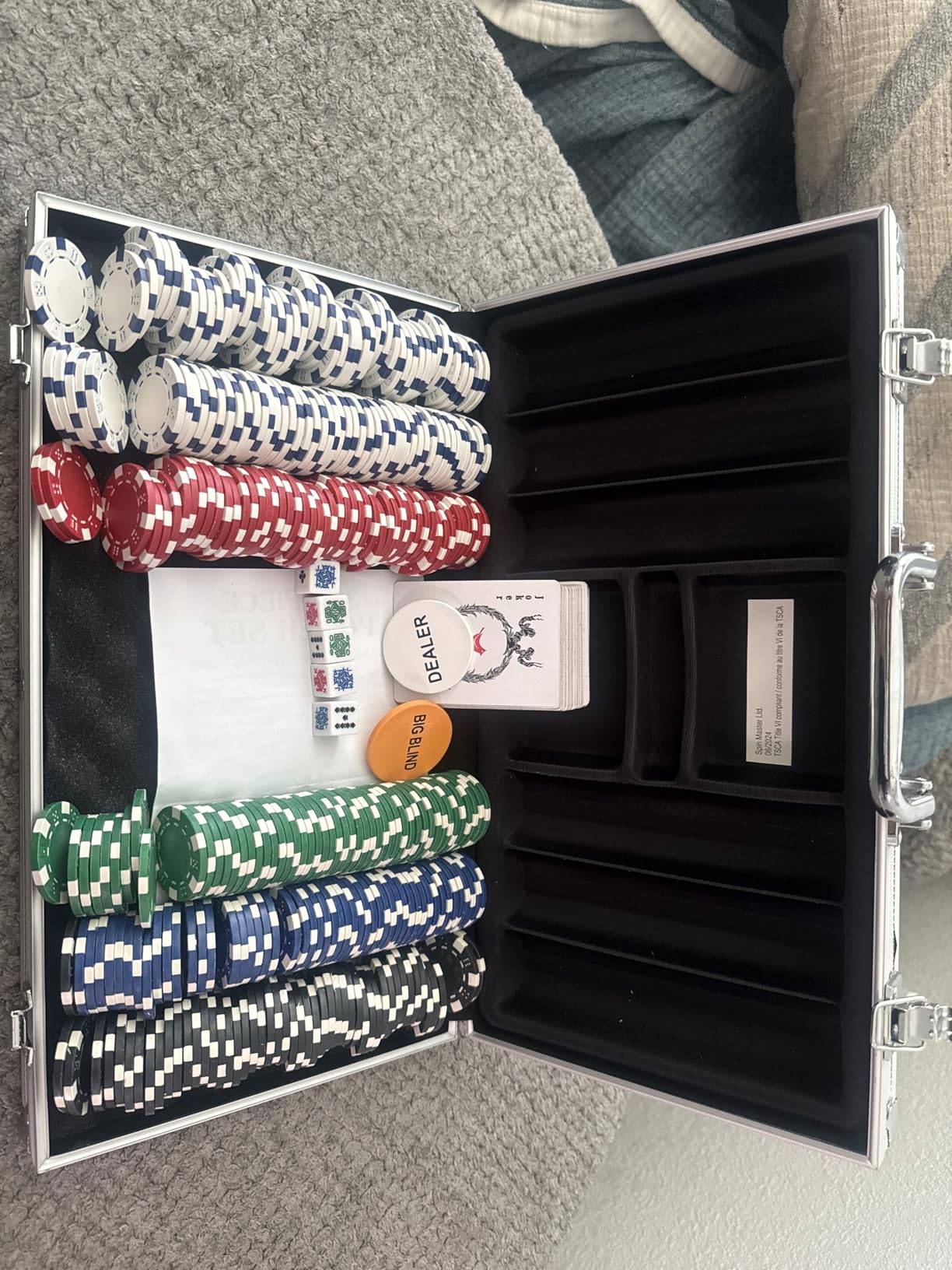 Spin Master Games, Cardinal Classics, 300-Piece Poker Set with Aluminum Carrying Case & Professional Weight Chips & Poker Dice, for Ages 8+ customer photo 1