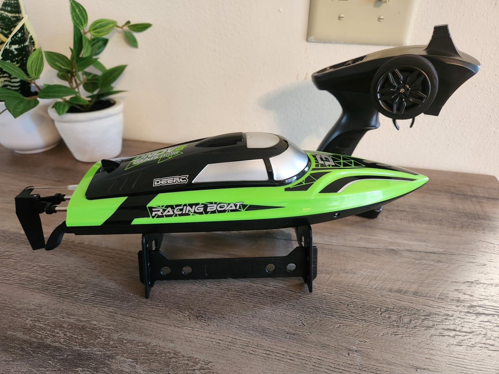DEERC 14-Inch High Speed RC Boat, 20+ MPH, Auto Self-Righting, 2 Batteries | Fast Remote Control Boat for Pool & Lake, 493FT Control Range, LED Lights, 2.4GHz Full Proportional customer photo 1