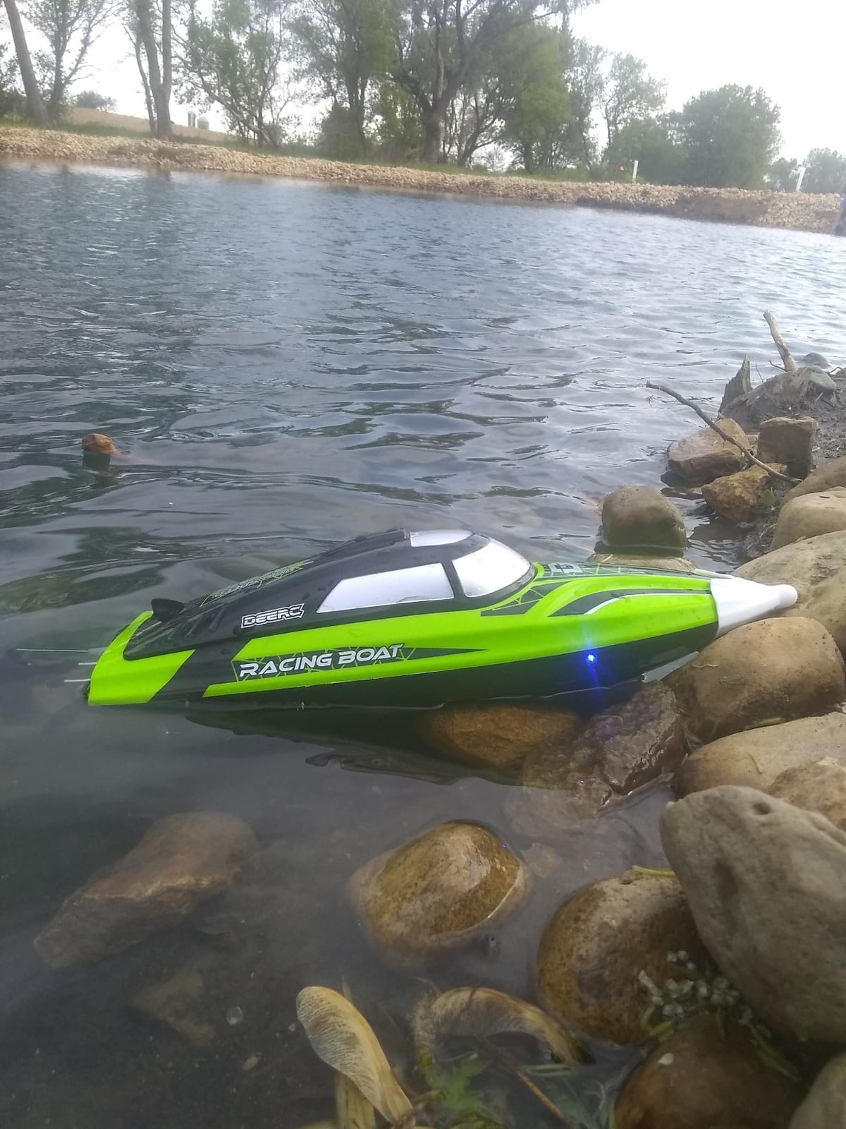 DEERC 14-Inch High Speed RC Boat, 20+ MPH, Auto Self-Righting, 2 Batteries | Fast Remote Control Boat for Pool & Lake, 493FT Control Range, LED Lights, 2.4GHz Full Proportional customer photo 2