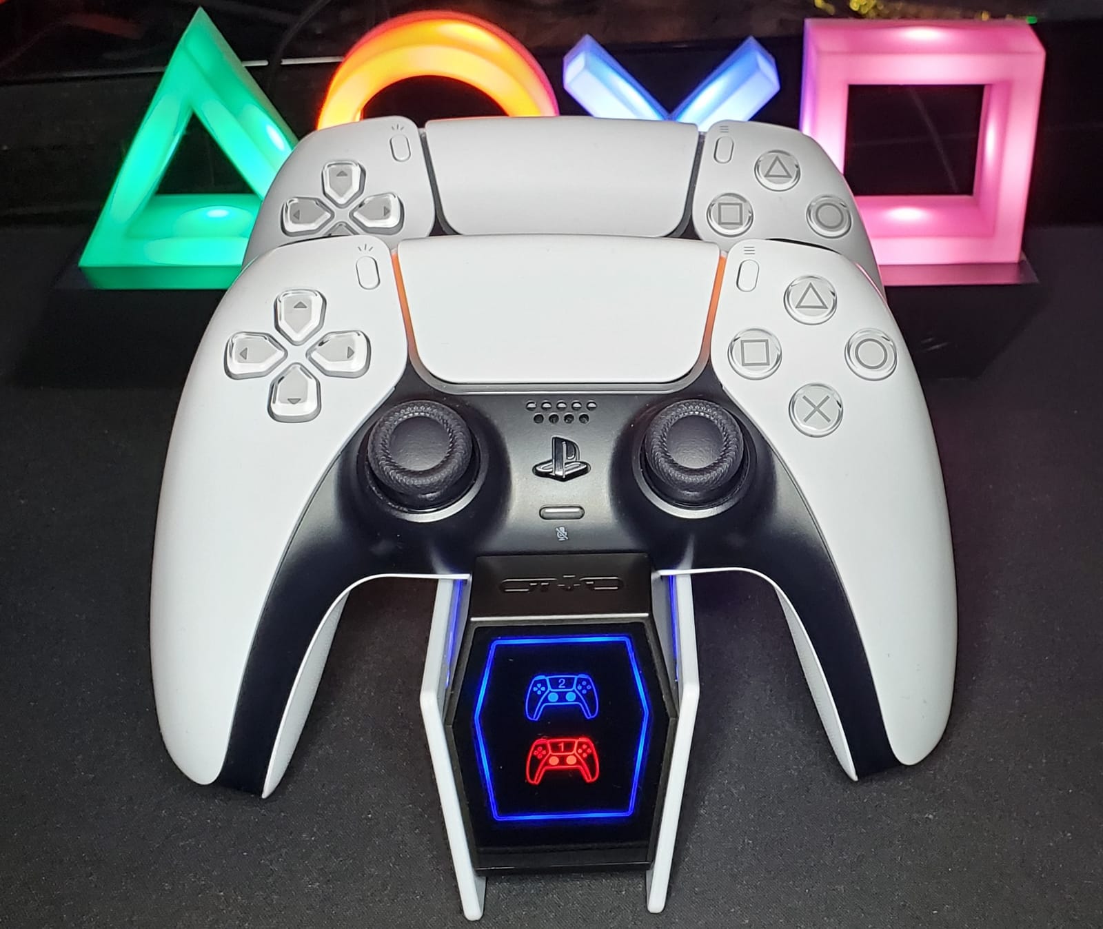 OIVO PS5 Controller Charging Station, 2H Fast Charger for DualSense & Edge | Dual PS5 Controller Charging Dock, Comes with 2 Cable Types, No Extra Adapter Required, Built-in Short-Circuit Protection customer photo 1