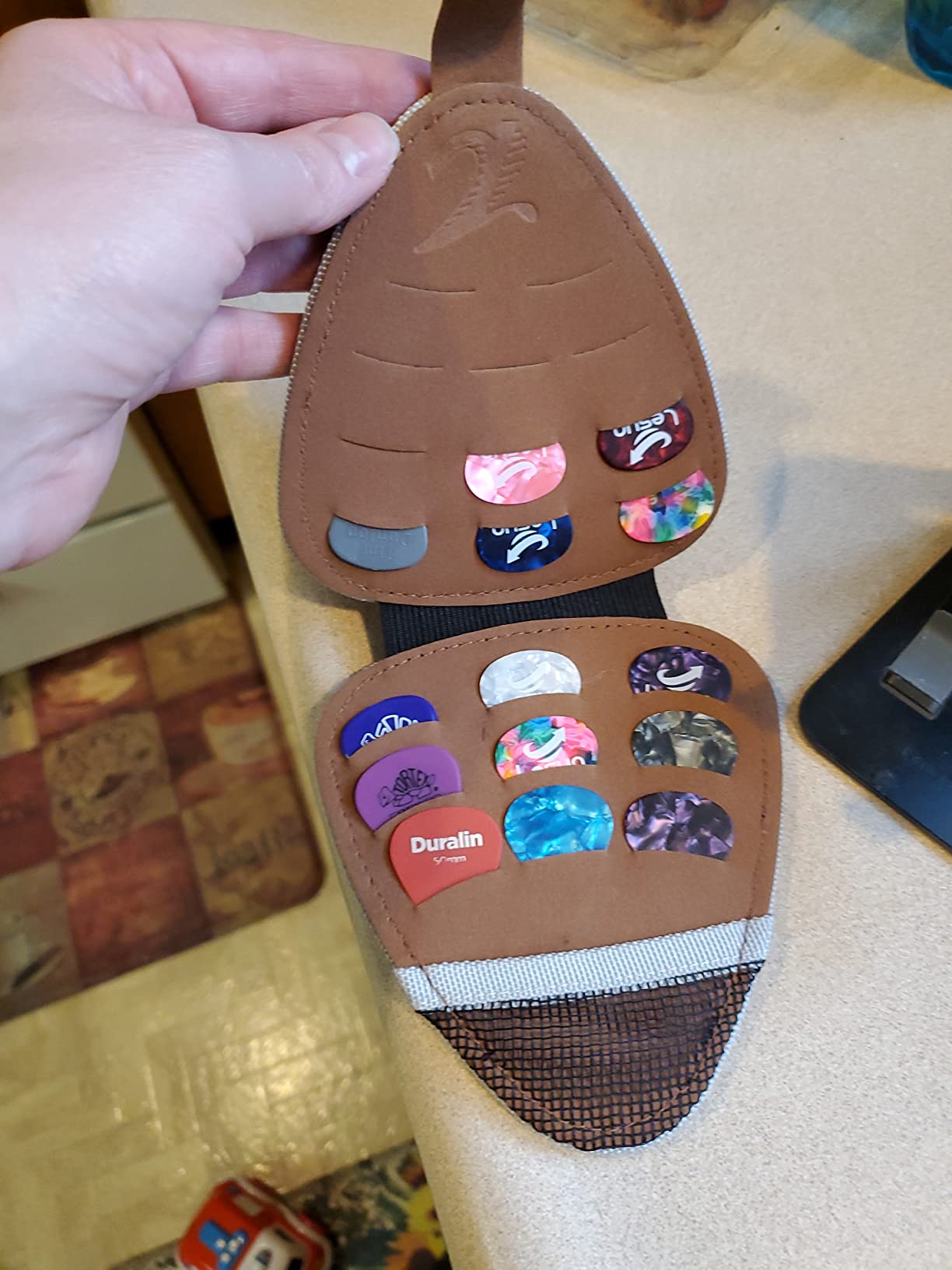 XTON Guitar Picks Holder, Picks storage Case, PU Leather Plectrums Box Organizer, Guitar Gift for Beginners (Case Only) customer photo 1