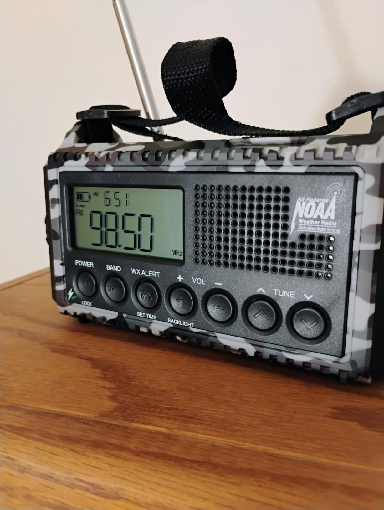 Raynic Emergency Radio, 5000mAh/18500mWh Weather Radio, Solar Hand Crank Radio with AM/FM/SW/NOAA Alert, Cell Phone Charger, Headphone Jack, Flashlight and SOS Siren customer photo 2