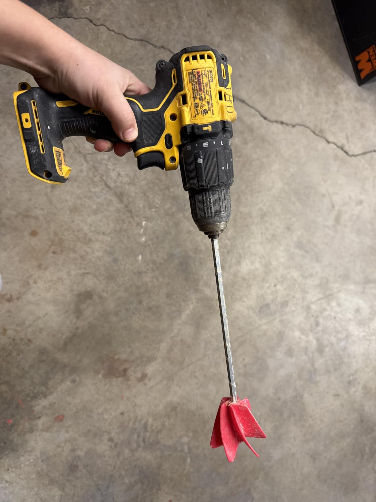Edward Tools Paint Mixer Drill Attachment - Helix Mixer for 1 Gallon of Paint Epoxy, Resin, Silicone - Consistent Even Flow Stirrer Paddle - Works with all 3/8