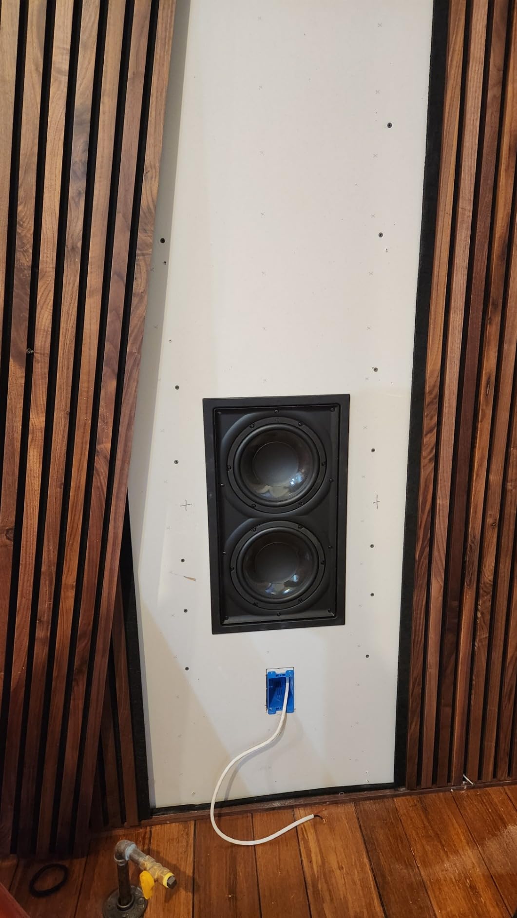 Nero IWSDUAL8 in Wall 300W Subwoofer Dual 8