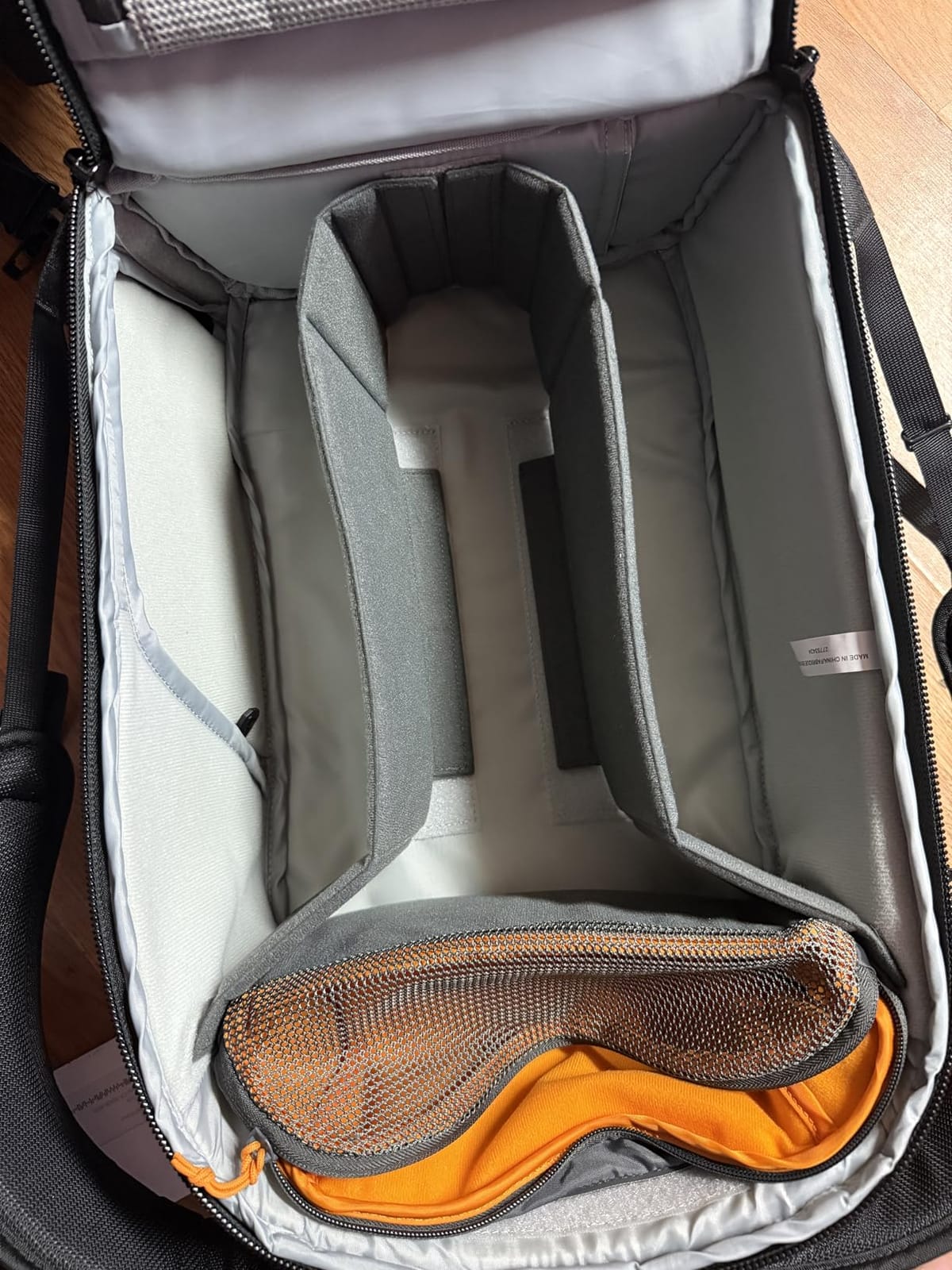 Lowepro Flipside BP 400 AW III Mirrorless and DSLR Camera Backpack - Black - with Rear Access - with Side Access - with Adjustable Dividers customer photo 2