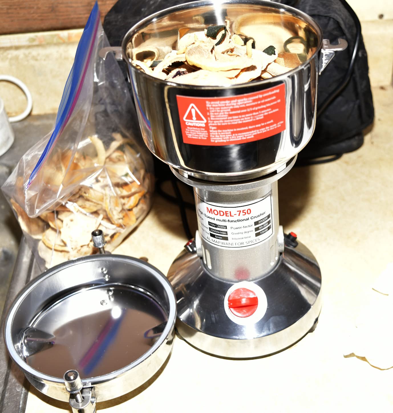 Grain Mill Grinder 750g High Speed Electric Stainless Steel Grinder Cereals Corn Flour Pulverizer Powder Machine for Dry Spice Herbs Grains Coffee Rice Pepper customer photo 1