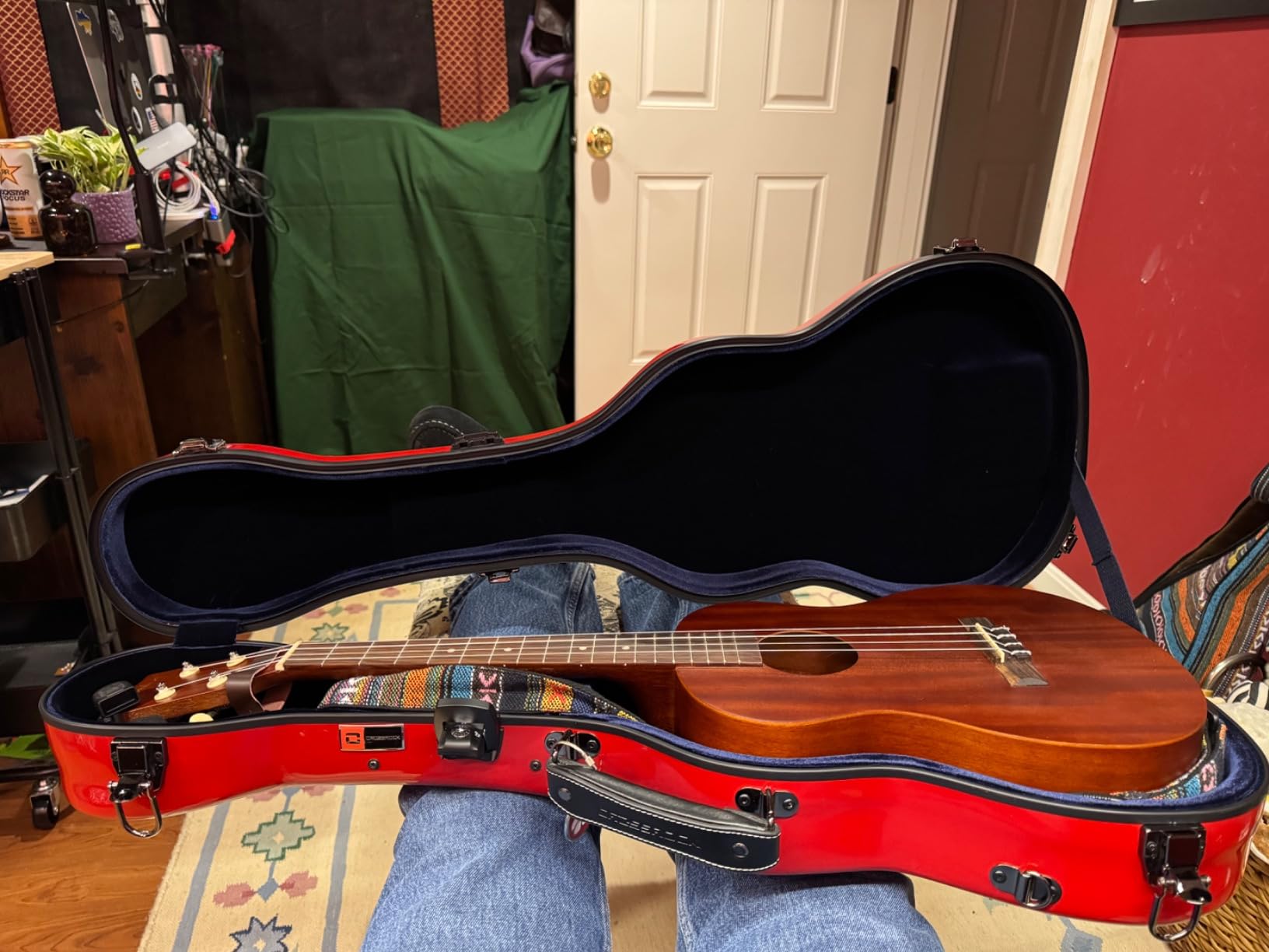 Crossrock Deluxe Fiberglass Concert Ukulele Case with TSA Lock, Orange (CRF2020CUOR) customer photo 1