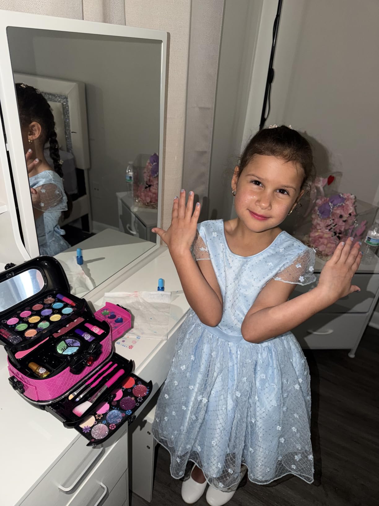 Hollyhi 58 Pcs Kids Makeup Toys Kit for Girls, Real Washable Make Up Set customer photo 2
