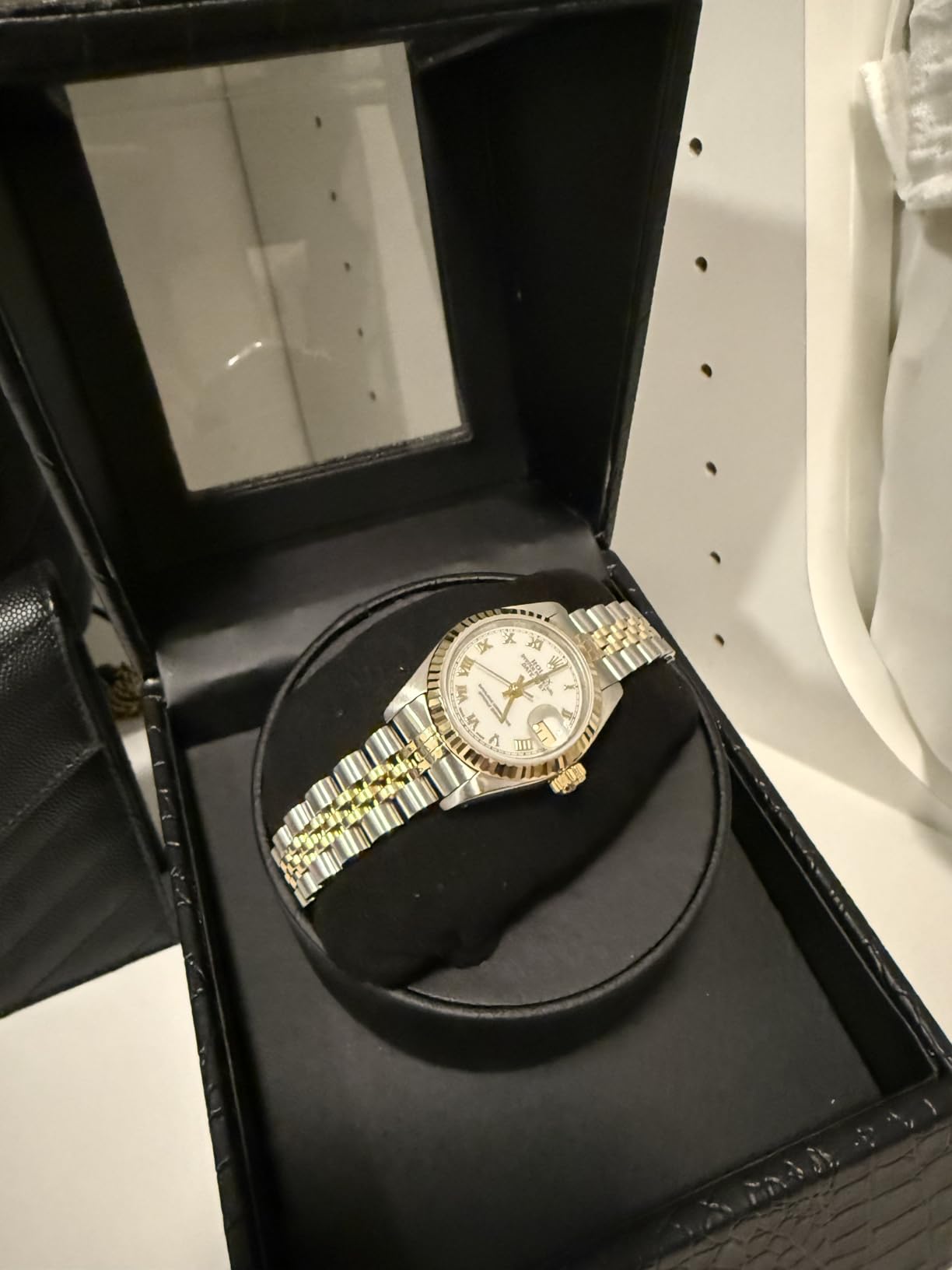 Automatic Single Watch Winder for Automatic Watches, Rotating Watch Case with Japanese Quiet Motor, AC Adapter or Battery Powered customer photo 2