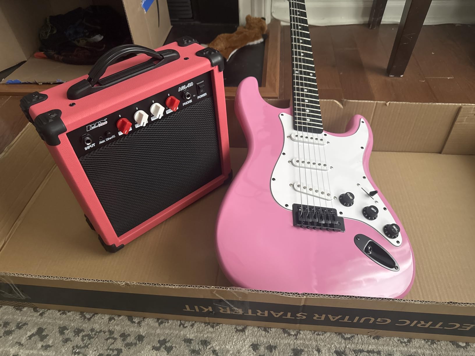 LyxPro 39 inch Electric Guitar Kit Bundle with 20w Amplifier, All Accessories, Digital Clip On Tuner, Six Strings, Two Picks, Tremolo Bar, Shoulder Strap, Case Bag Starter kit Full Size - mahogany customer photo 1