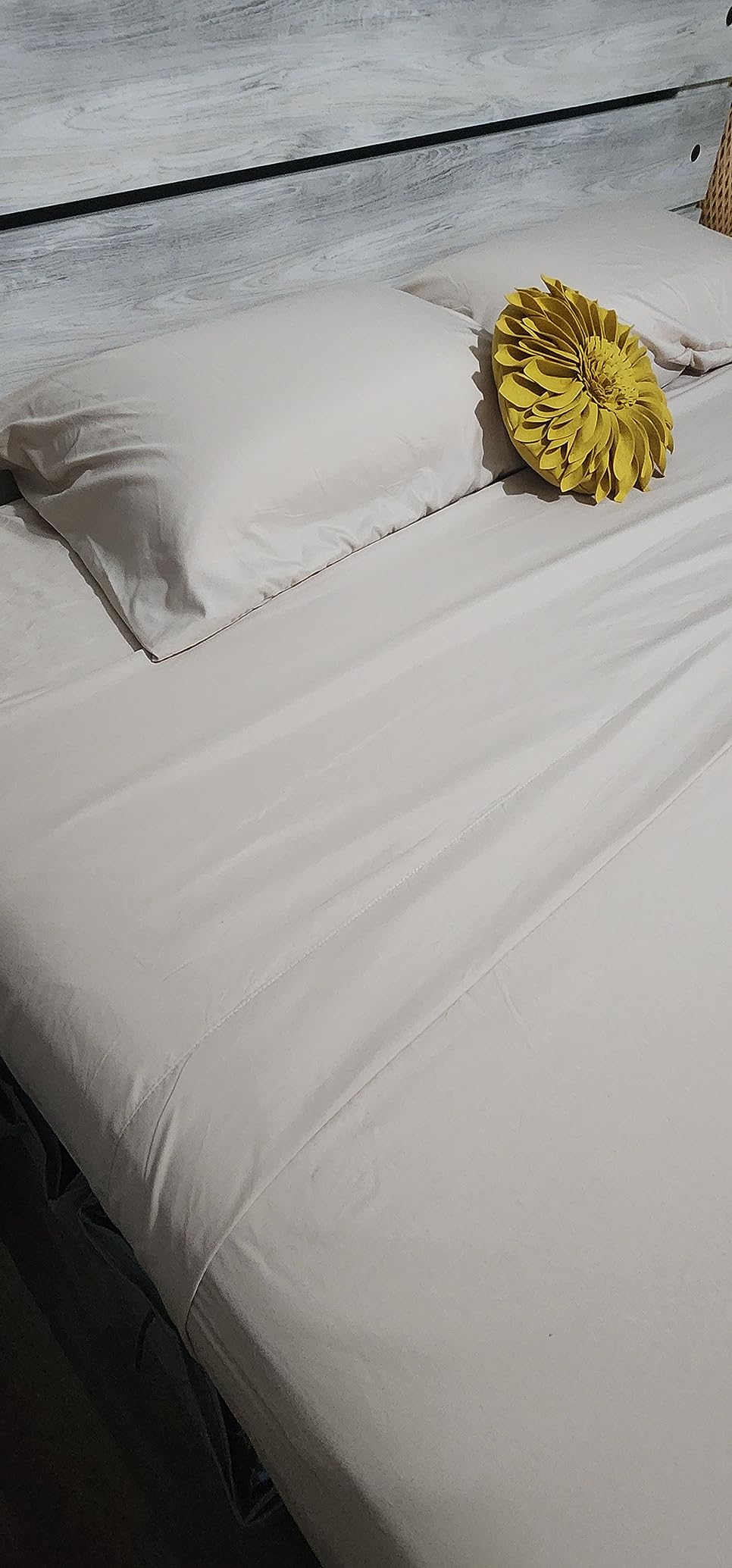 Danjor Linens Bed Sheet Set Queen Size for Hot Sleepers, Hotel Premium Sheets with 4 Pillowcases, Lightweight Brushed Microfiber Deep Pockets, Breathable Cooling 6 Piece Bedding Sets, Spa Blue customer photo 2