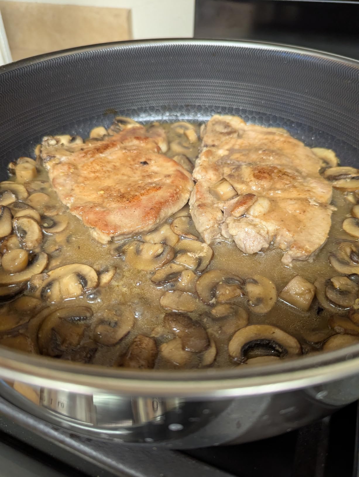HexClad 7 Qt Hybrid Nonstick Sauté Pan with Lid, Chicken Fryer | Dishwasher and Oven-Safe, Compatible with All Cooktops, Induction Ready, Stay-Cool Handle customer photo 2