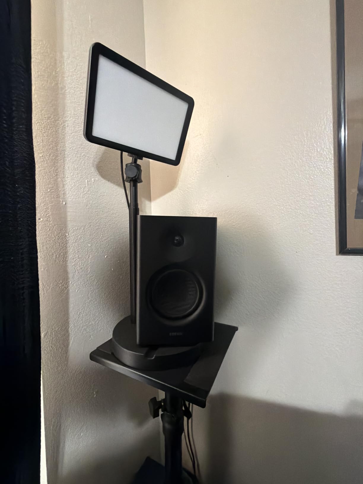 Edifier MR4 Studio Monitor Speakers, 4 inch Active Near-Field customer photo 1