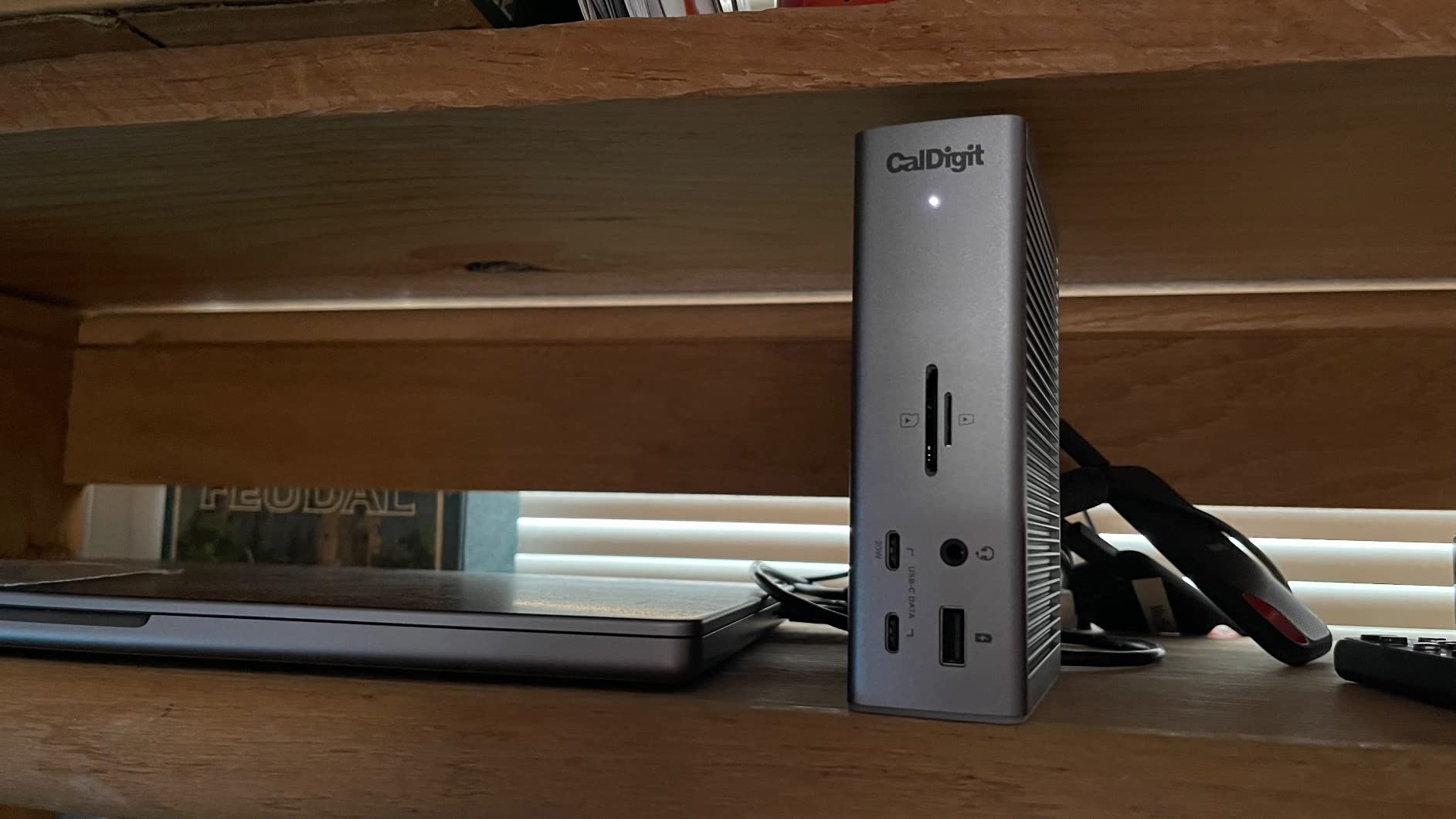 CalDigit TS4 18 Port Thunderbolt 4 Dock, 98W Charging, 3X TBT4 (40Gb/s), 3X USB-C + 5X USB-A (10Gb/s), 2.5GbE LAN, 8K@30Hz or 2X 6K@60Hz Displays, Mac/Windows/Chrome, Space Gray, 0.8m Certified Cable customer photo 1