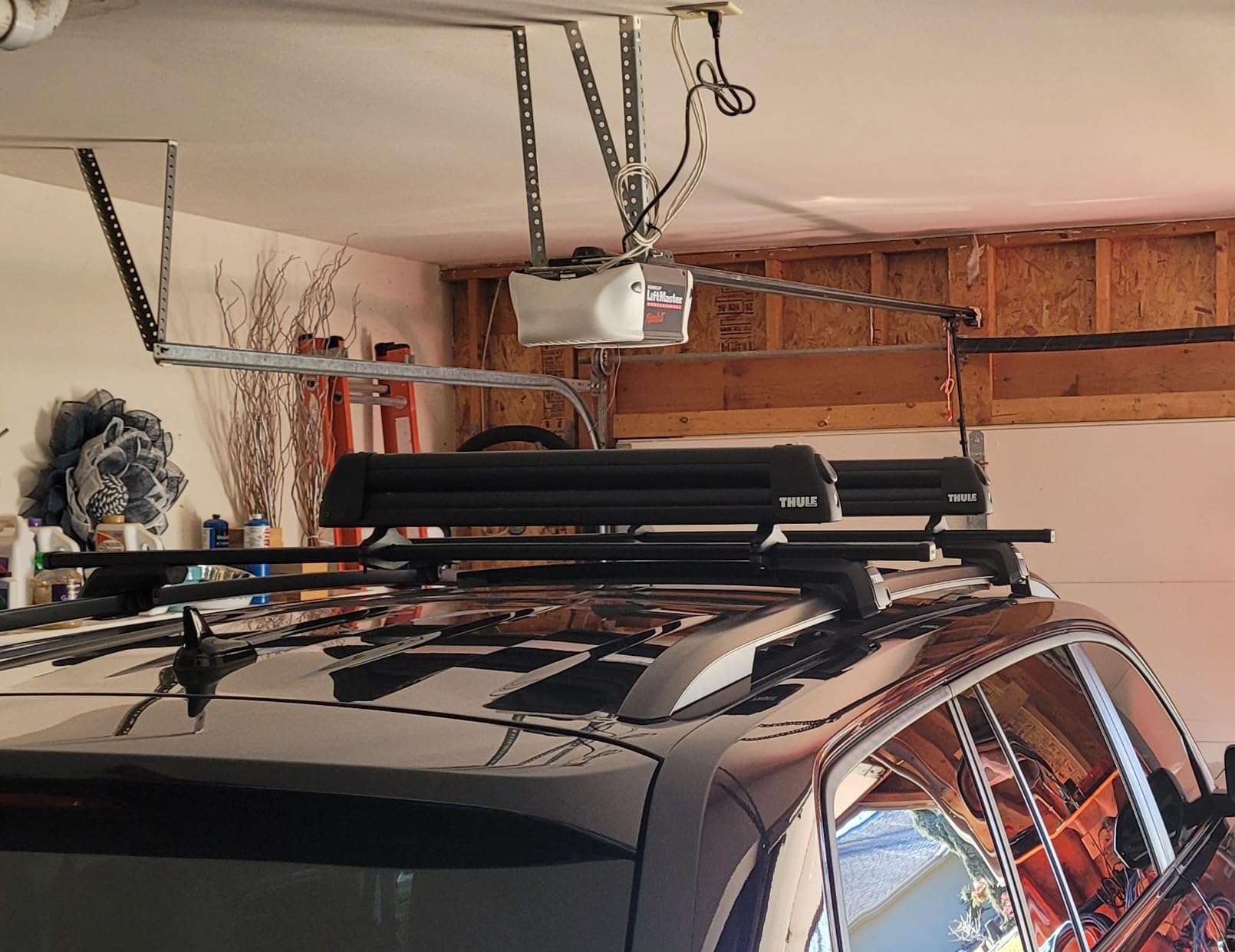 Thule Ski & Snowboard Rack Carrier customer photo 1