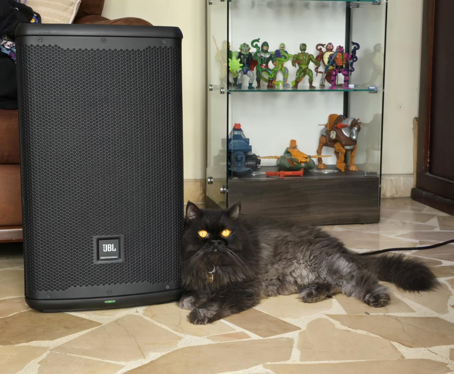 JBL Professional EON712 Powered PA Speaker, Loudspeaker with Bluetooth, 12 inch, 1300 Watt customer photo 1