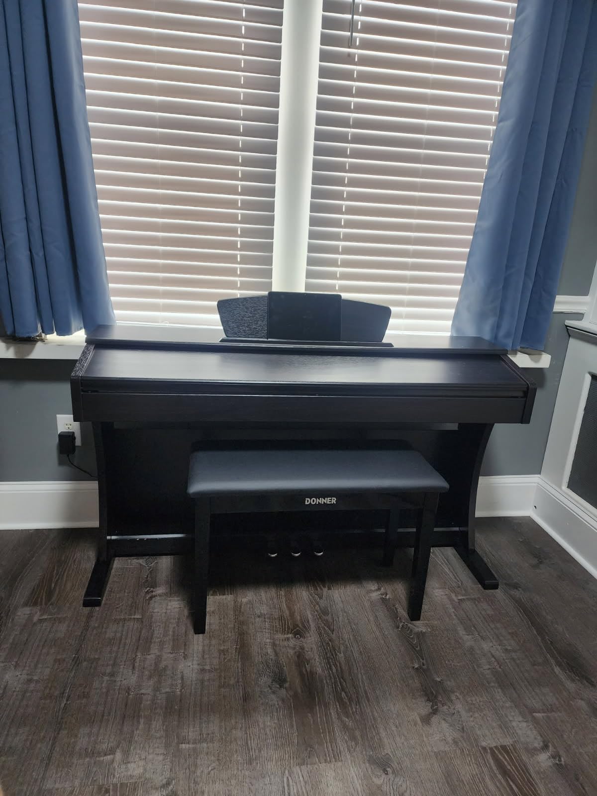 Donner Duet Piano Bench with Storage, Solid Wooden Keyboard Bench Piano Bookcase Stool Chair Seat with High-Density Sponges Padded Cushion, Black customer photo 2