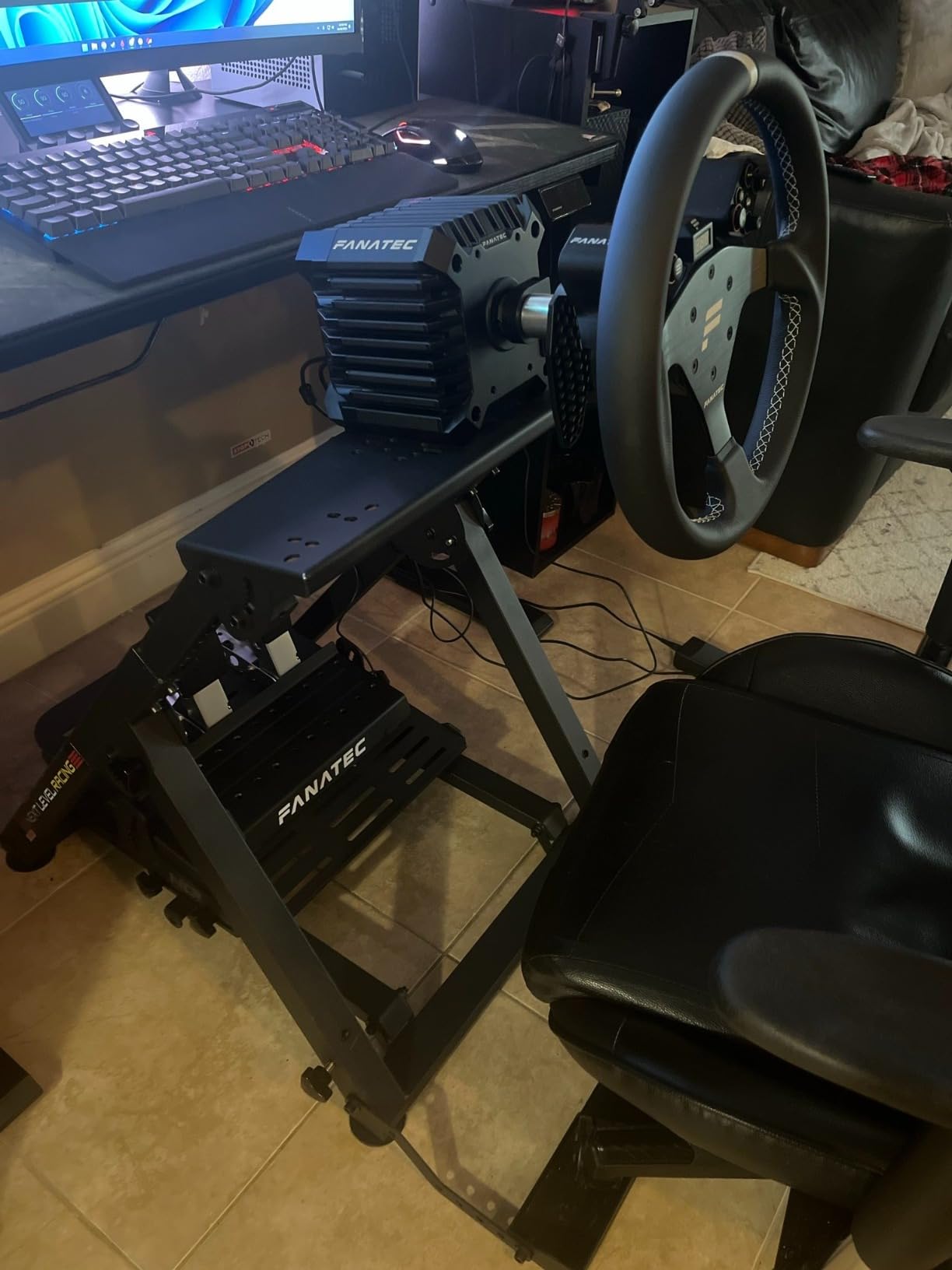 Next Level Racing Wheel Stand 2.0. Steering wheel stand for Thrustmaster, Fanatec, moza Racing on PC and video game consoles. Upgradeable to full cockpit with GTSeat add-on (not included) customer photo 1