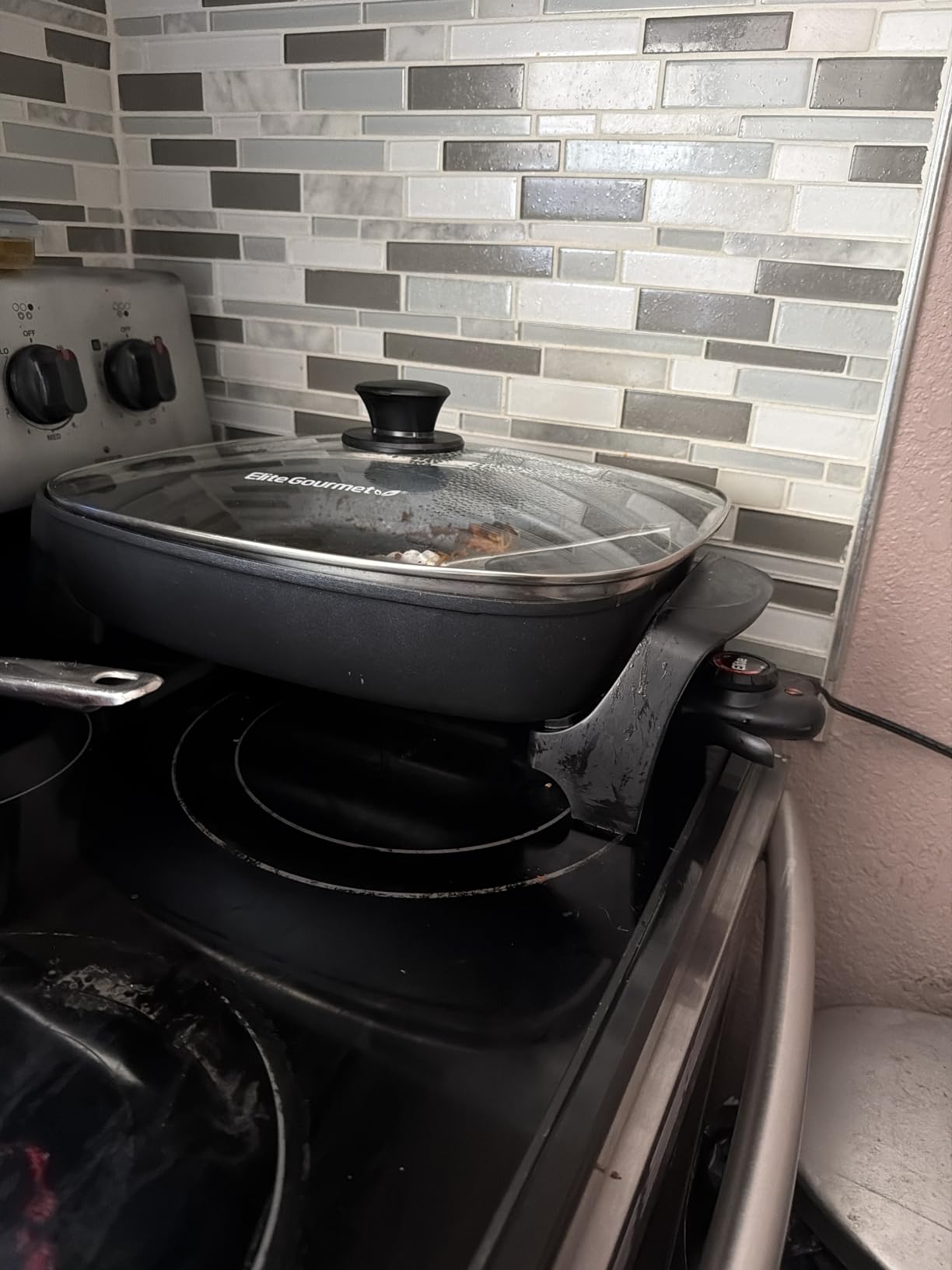 Elite Gourmet EG-6203 Non-Stick Electric Skillet, 10.5Qt, Black | Pour Spout, Glass Vented Lid, Long-Lasting, 200-400 degrees F Adjustable Temp, Dishwasher Safe, Serves 6-8 - Extra-Deep 16