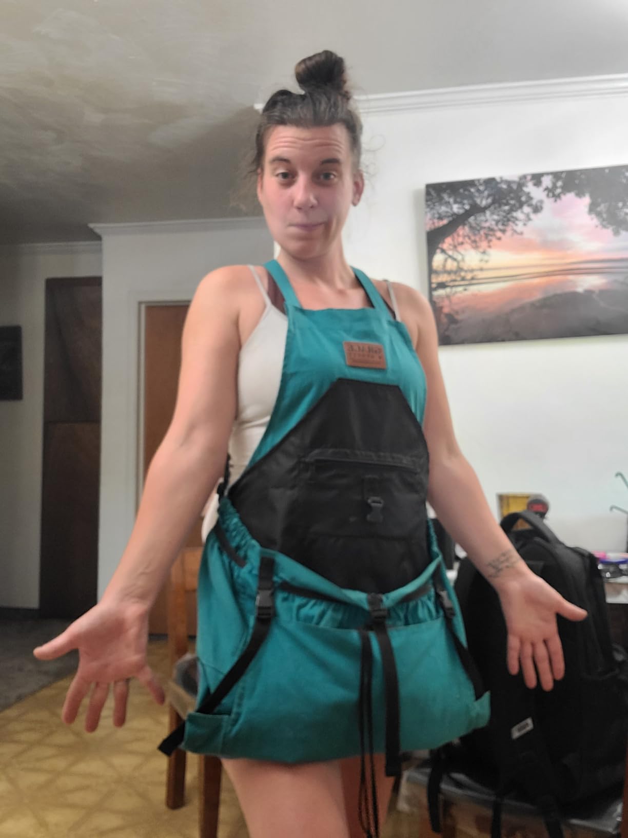 Grace and August Gardening Apron with Pockets for Women & Men - Garden Apron 7 Pockets & Internal Drawstring Bag - Great Gift customer photo 1