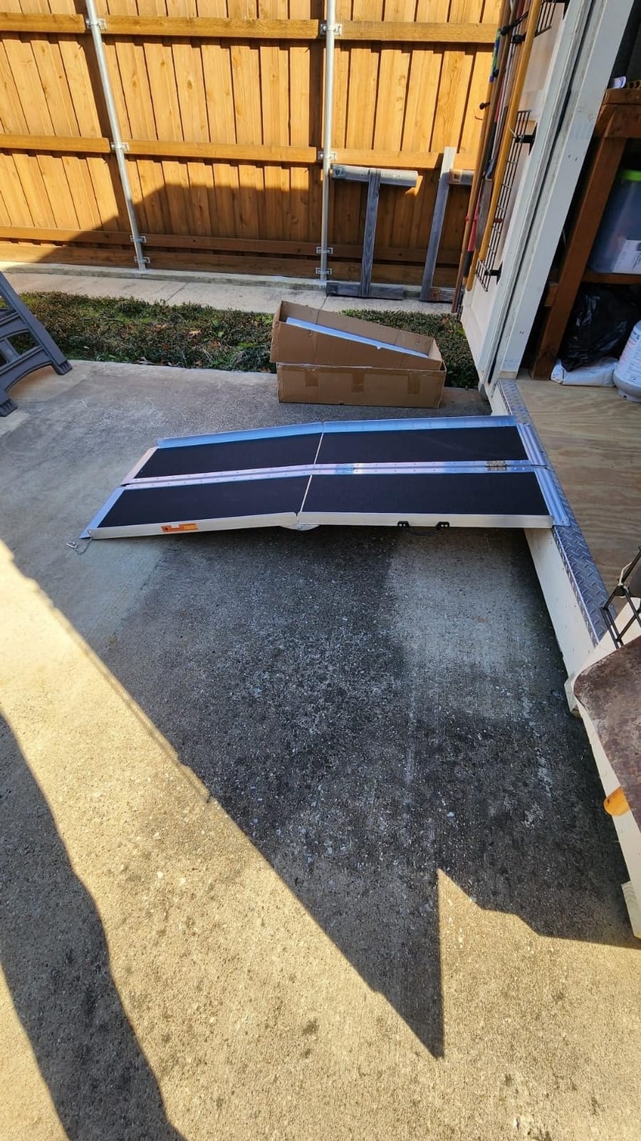 FACHNUO 2FT Portable Wheelchair Ramp for Home Steps, Non-Skid Aluminum Ramp | 800LBS Capacity, with Handle, Applicable 2-6