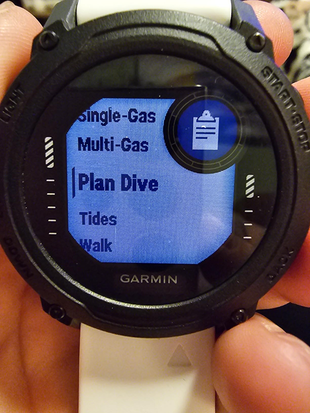 Garmin Descent G1, Rugged Dive Computer, Slate Gray | Incident detection customer photo 1