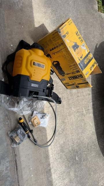 Dewalt 20V MAX 4 gal. Lithium-ion Cordless Backpack Sprayer Kit (2 Ah) customer photo 1
