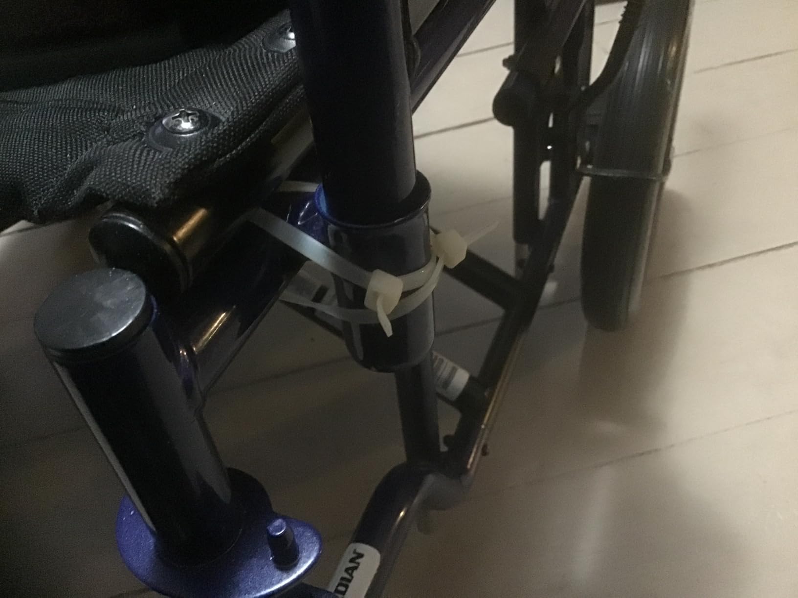 Medline Heavy Duty Transport Chair Supports up to 450 lbs., Bariatric Transport Wheelchair, 22