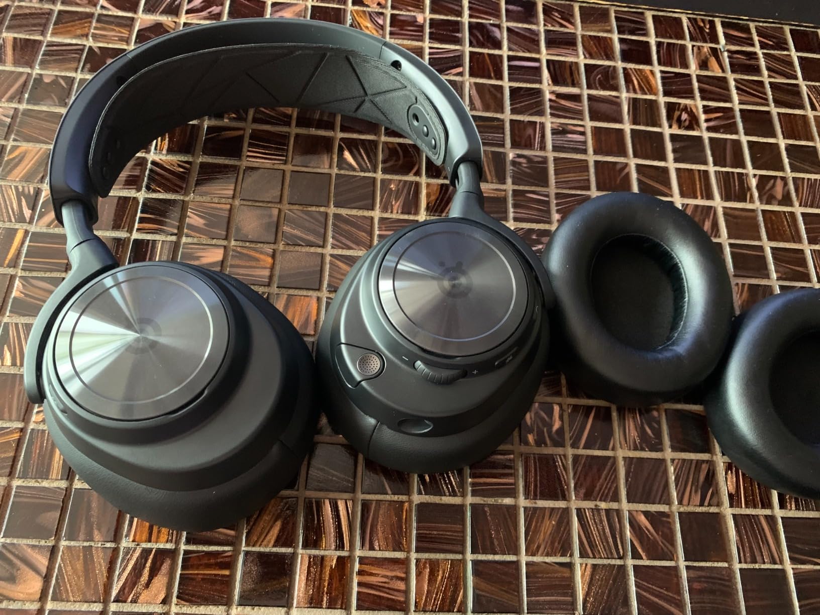 SteelSeries Arctis Nova Pro Wireless Xbox Multi-System Gaming Headset - Premium Hi-Fi Drivers - Active Noise Cancellation Infinity Power System - Stealth Mic - Xbox, PC, PS5, PS4, Switch, Mobile customer photo 2
