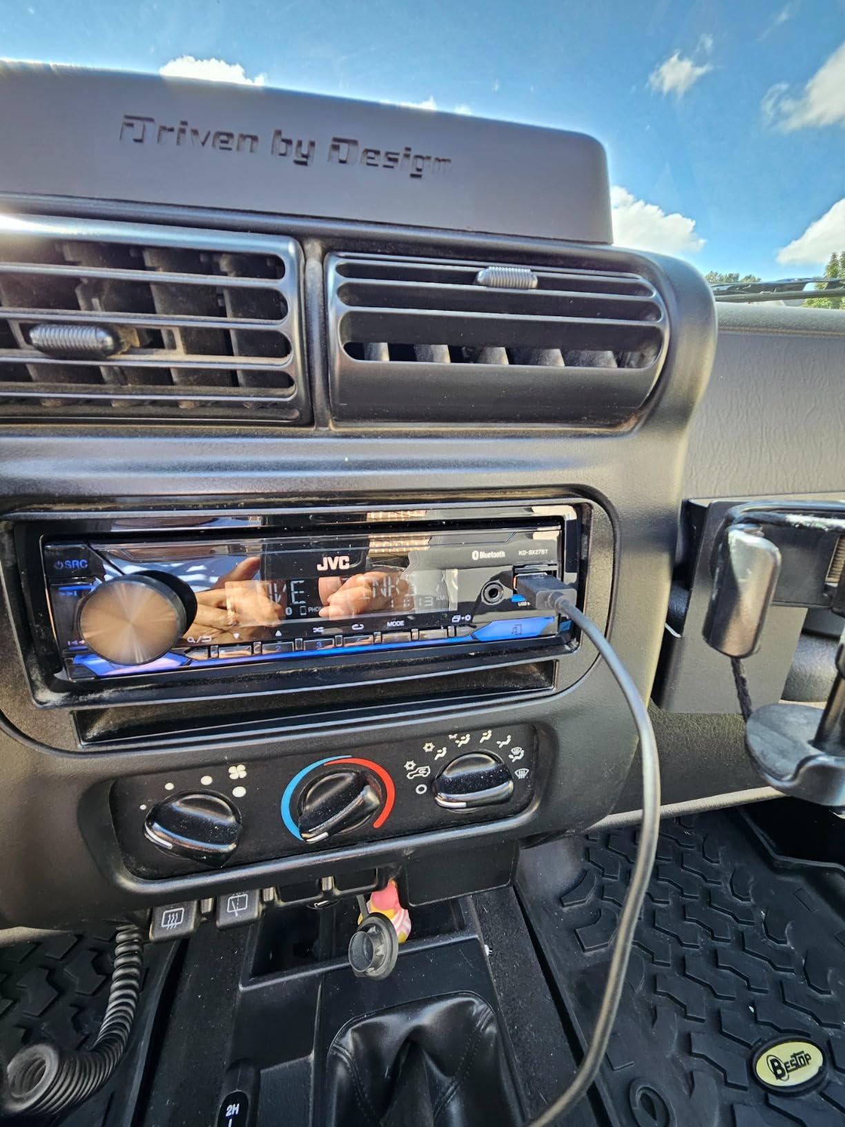JVC KD-SX27BT Car Stereo with Bluetooth, 100W Digital Media Receiver, 1.5A USB, Single DIN Head Unit with AM/FM Radio & AUX-in, iOS/Android JVC Remote App, 13-Band EQ, Dual Phone Connection customer photo 2