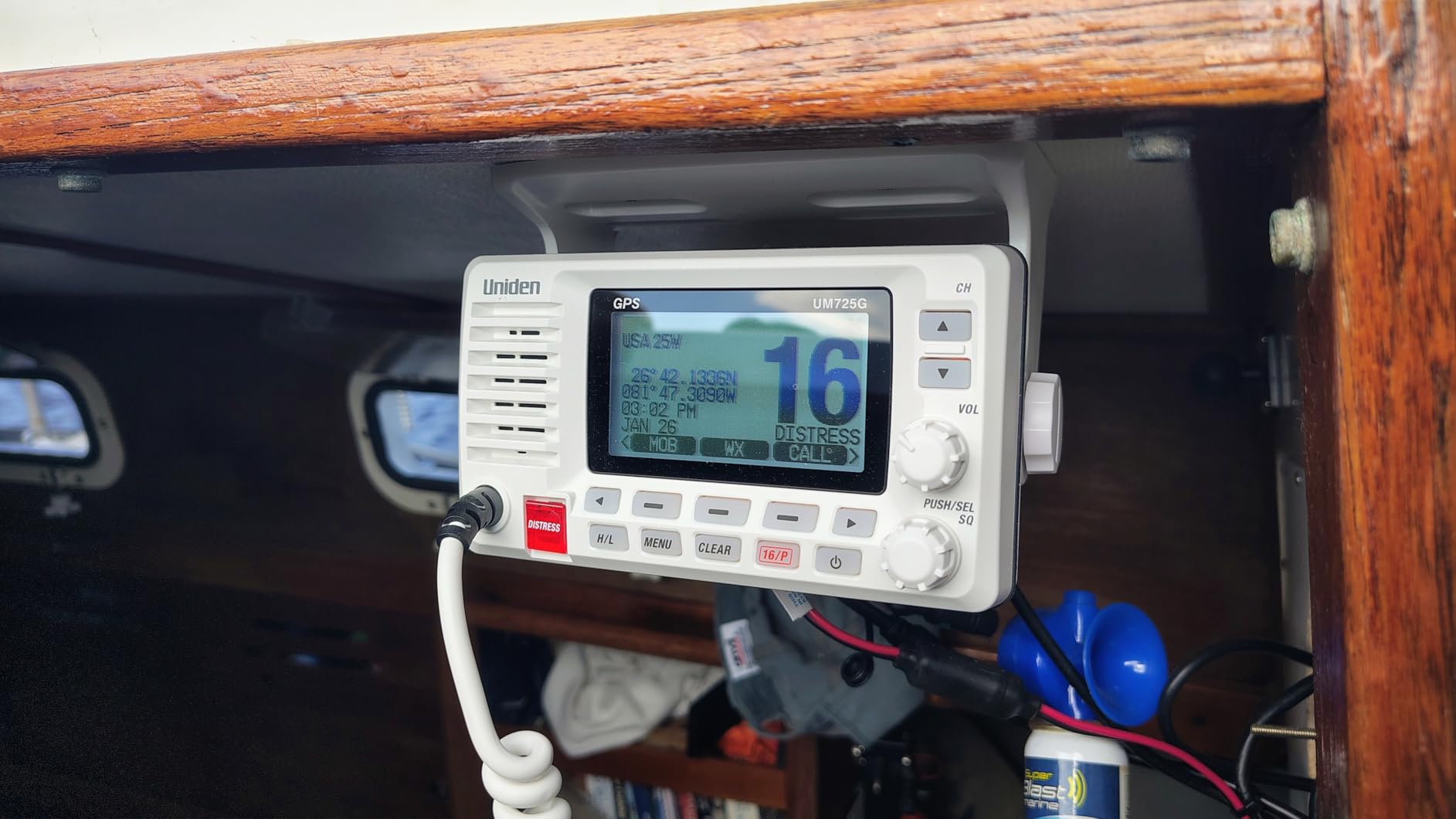 Uniden UM725G Marine VHF Radio, All USA, Canada, and Intl. Marine Channels, 1Watt/25Watt Transmit Power, Largest LCD Screen in Class, NOAA Weather Channels w/Alerts, Speaker Mic, GPS Built-in customer photo 2